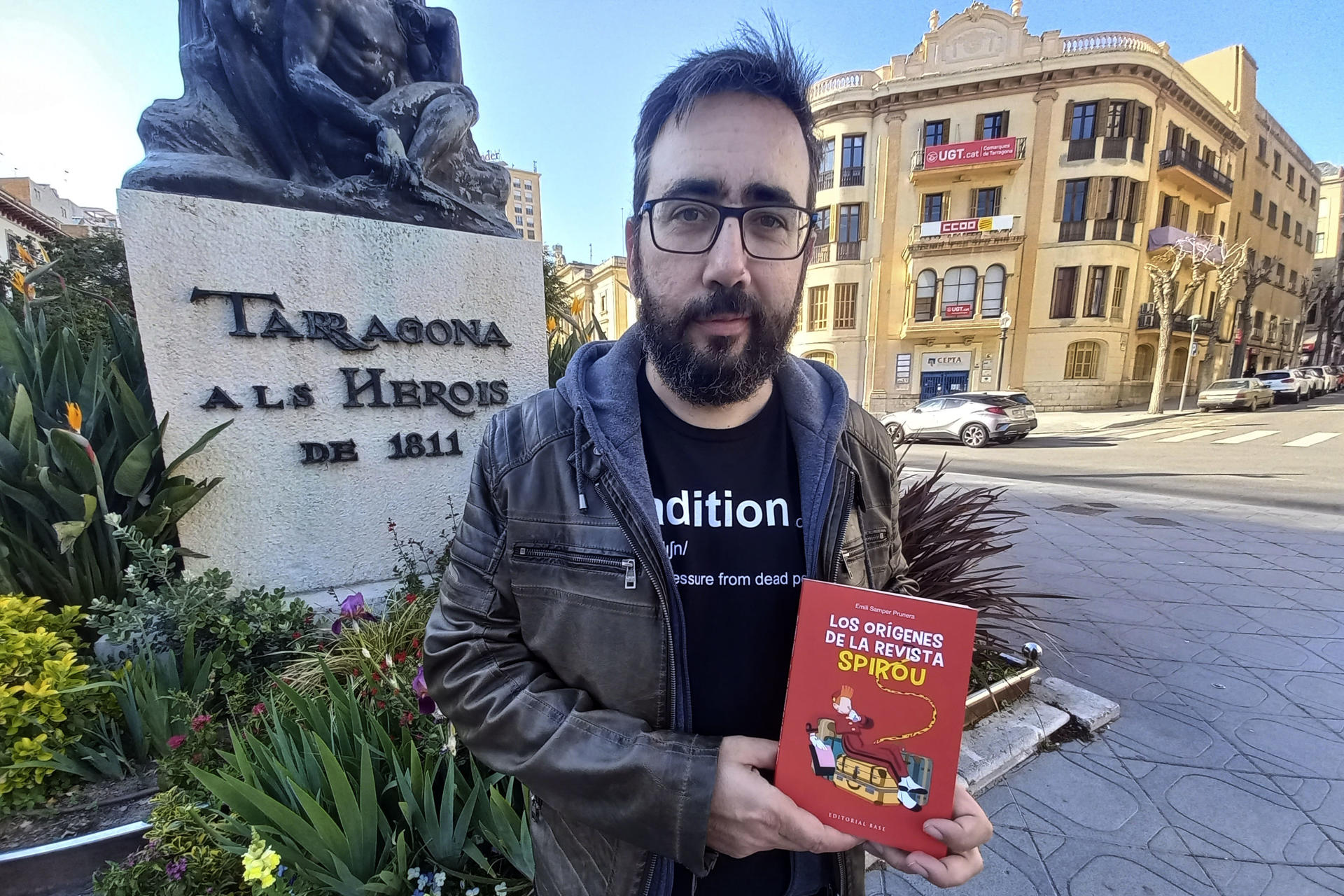 El doctor en Filología Catalana y experto en cómics Emili Samper repasa en el libro ‘Los orígenes de la revista Spirou' (Editorial Base) la historia de esta publicación belga que lanzó su primer número el 21 de abril de 1938 y de la que salieron personajes como Lucky Luke, los Pitufos o el Marsupilami. EFE/Javier Díaz