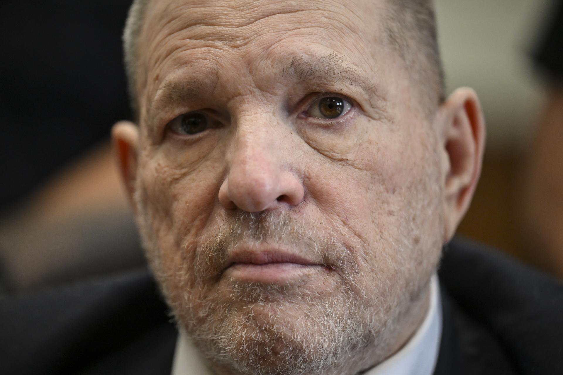 El exproductor de cine Harvey Weinstein comparece ante el Tribunal Penal de Manhattan para su nuevo juicio en Nueva York, el 22 de abril de 2025. EFE/EPA/ANGELA WEISS / POOL
