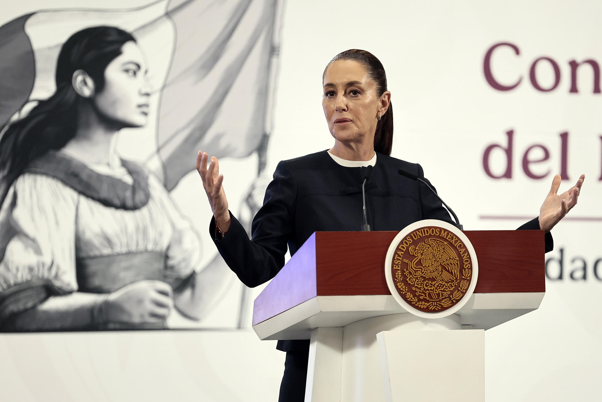 La presidenta de México, Claudia Sheinbaum habla durante una rueda de prensa este miércoles, en el Palacio Nacional de la Ciudad de México (México). EFE/ José Méndez
