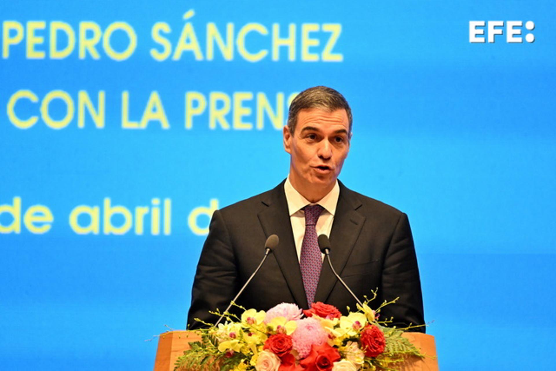 El presidente del Gobierno de España, Pedro Sánchez, durante la rueda de prensaen Hanoi (Vietnam). EFE/EPA/NHAC NGUYEN / POOL