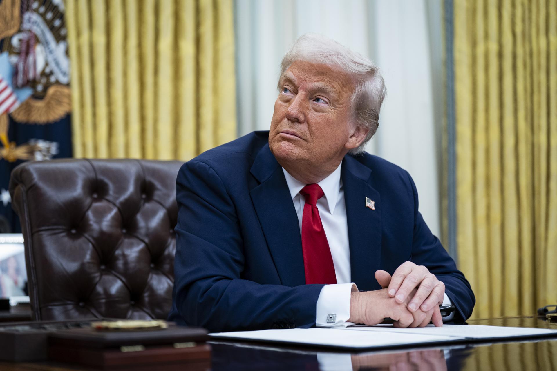 El presidente de Estados Unidos, Donald Trump, en el Despacho Oval. EFE/ALEXANDER DRAGO