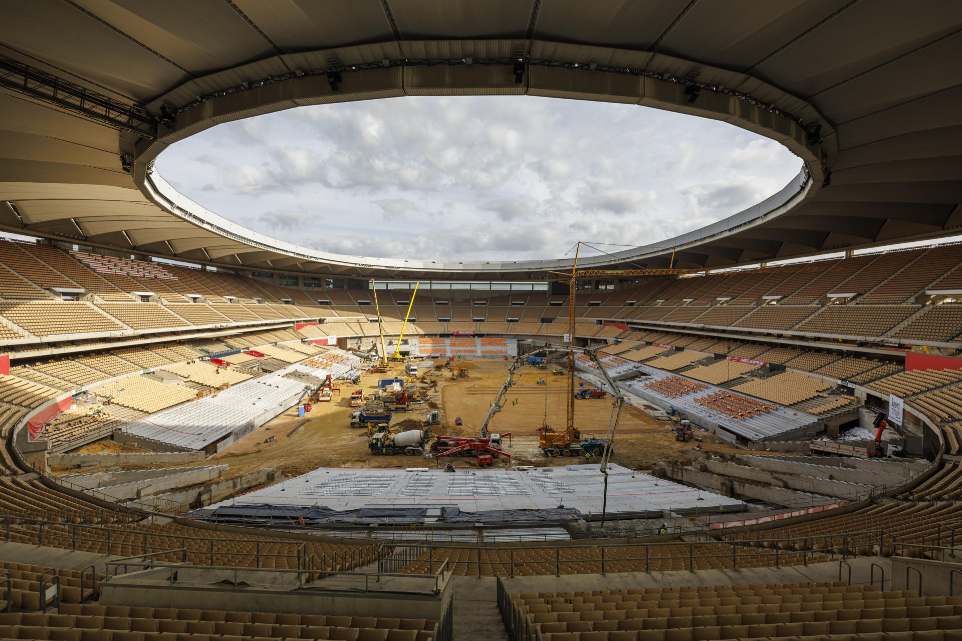 .Vista de la evolución de las obras en marzo del Estadio La Cartuja de Sevilla, que albergará el 26 de abril la final de la Copa del Rey en foto de archivo de Julio Muñoz. EFE