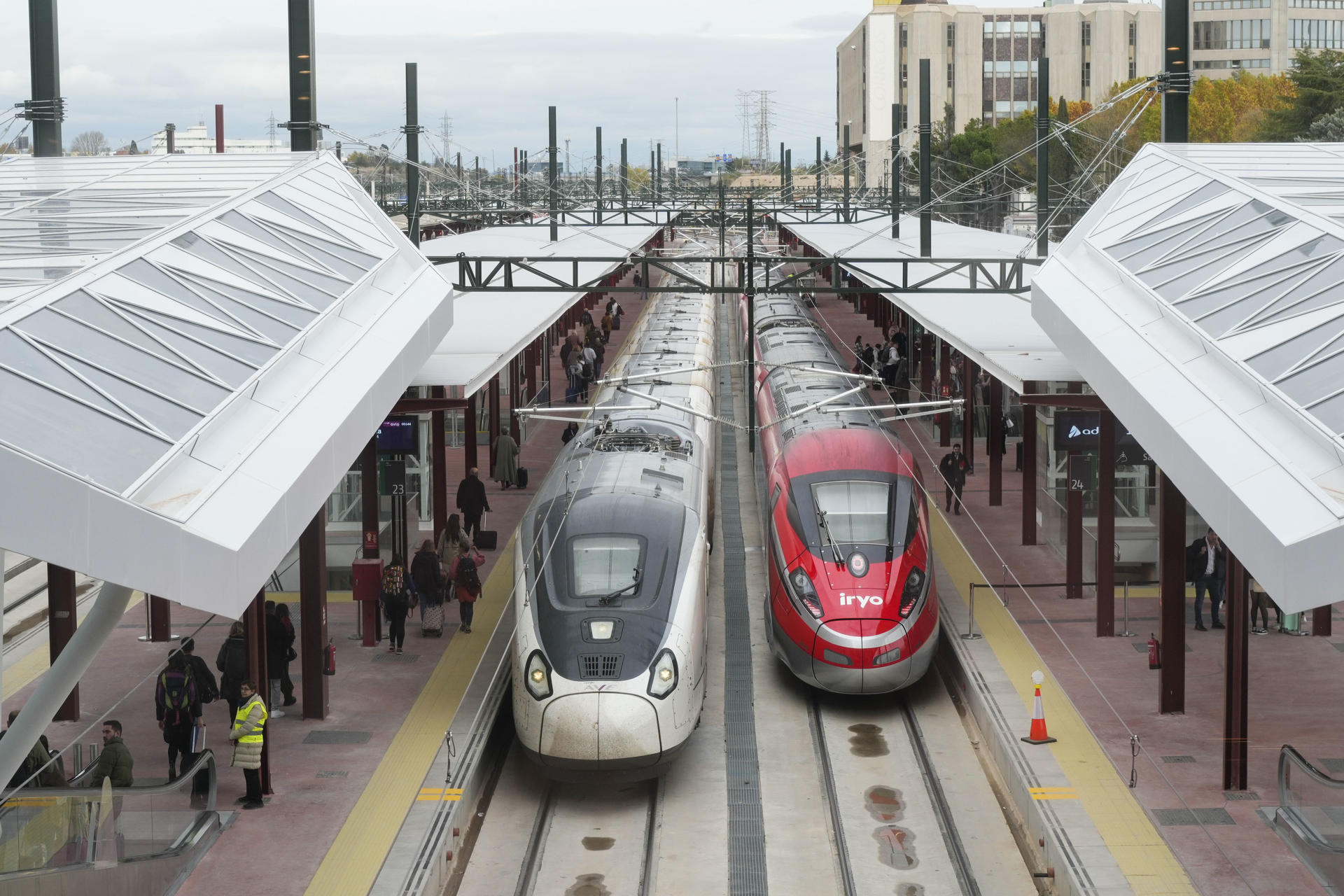 Trenes en la estación de Chamartín, en Madrid EFE/Archivo/Borja Sanchez-Trillo