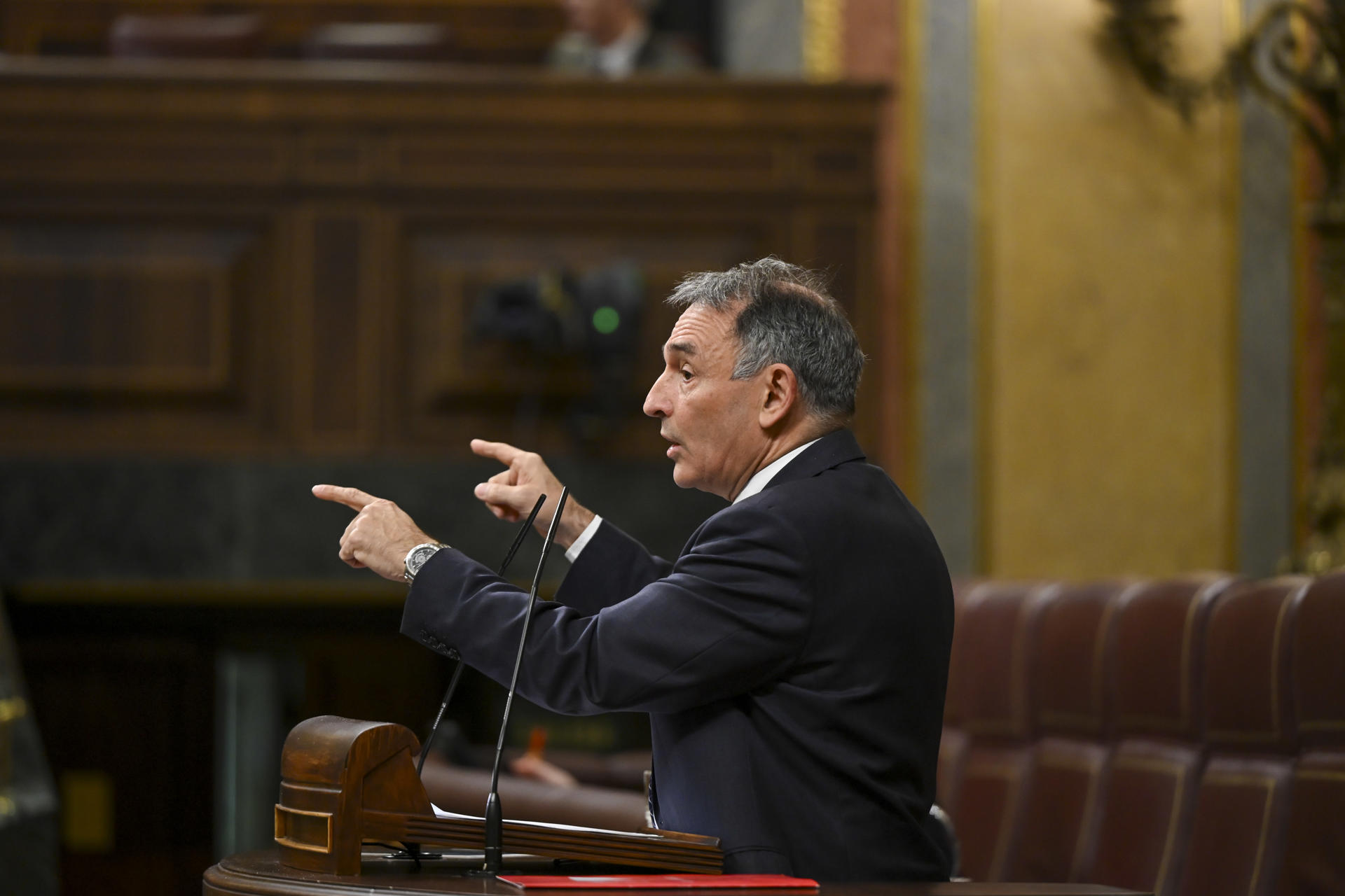 Imagen de archivo del diputado de IU Enrique Santiago, del grupo Sumar. EFE/ Fernando Villar