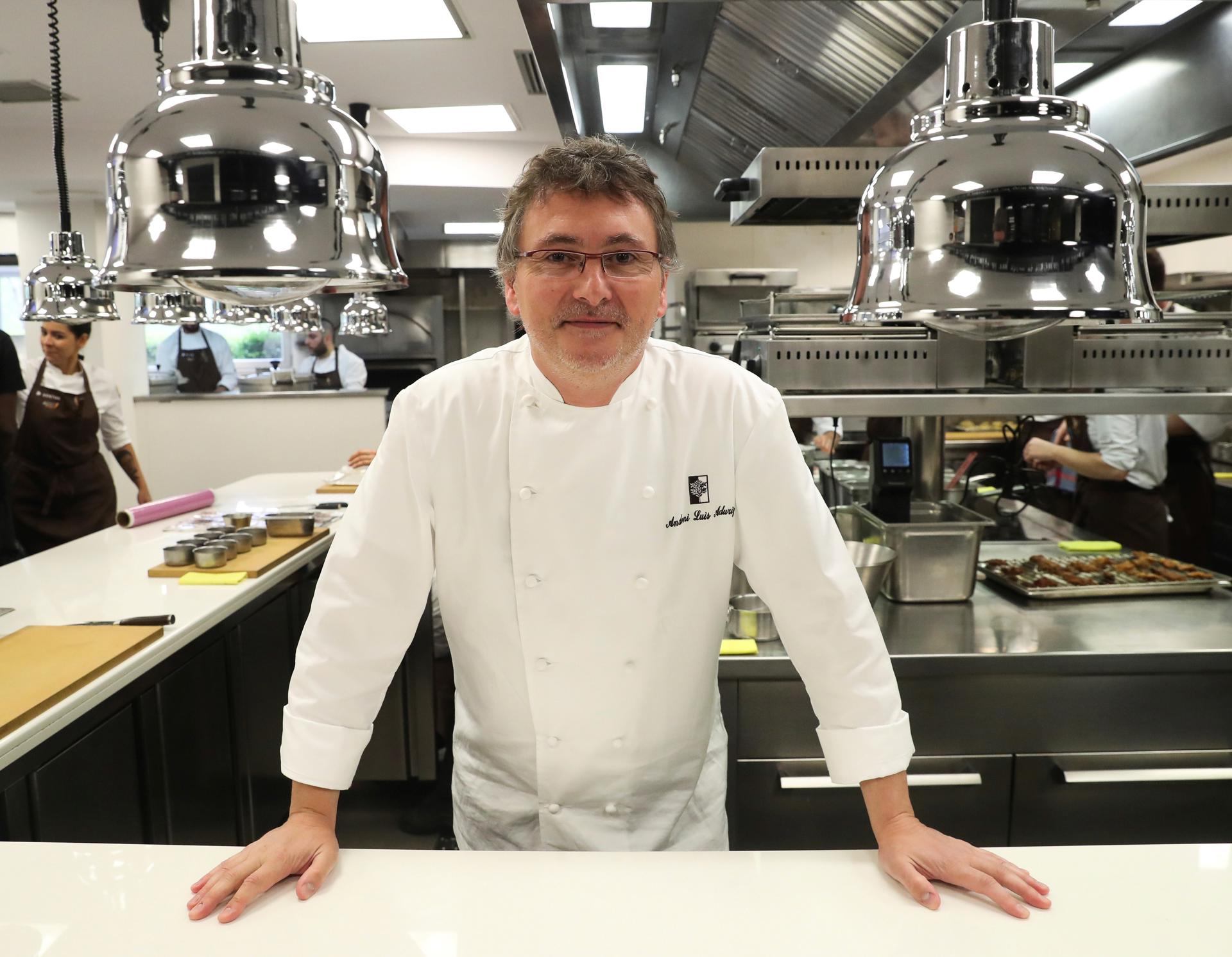 Imagen de archivo del chef Andoni Luis Aduriz. EFE/Javier Etxezarreta