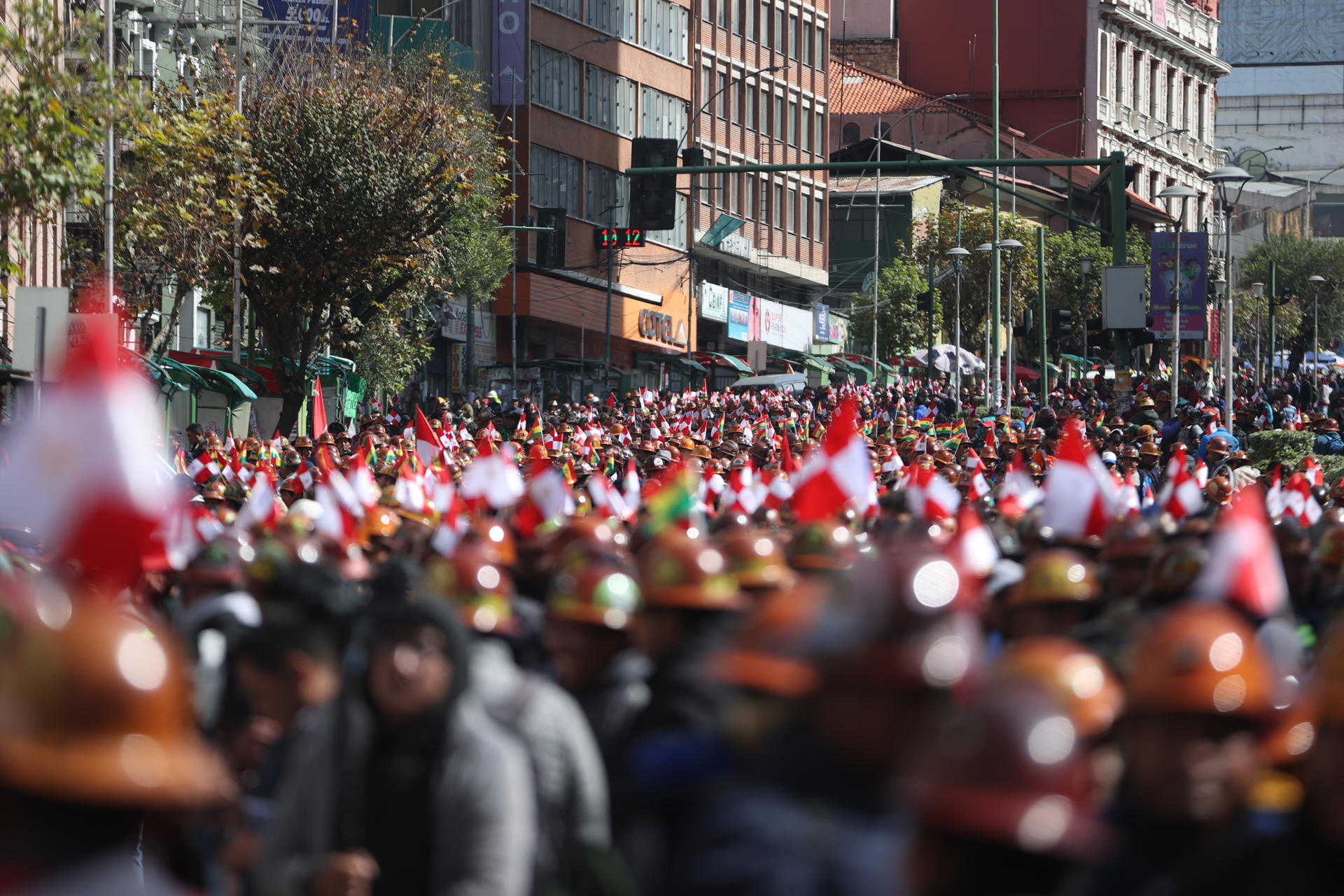 Un grupo de mineros participa en una protesta este miércoles, en La Paz (Bolivia). EFE/ Luis Gandarillas