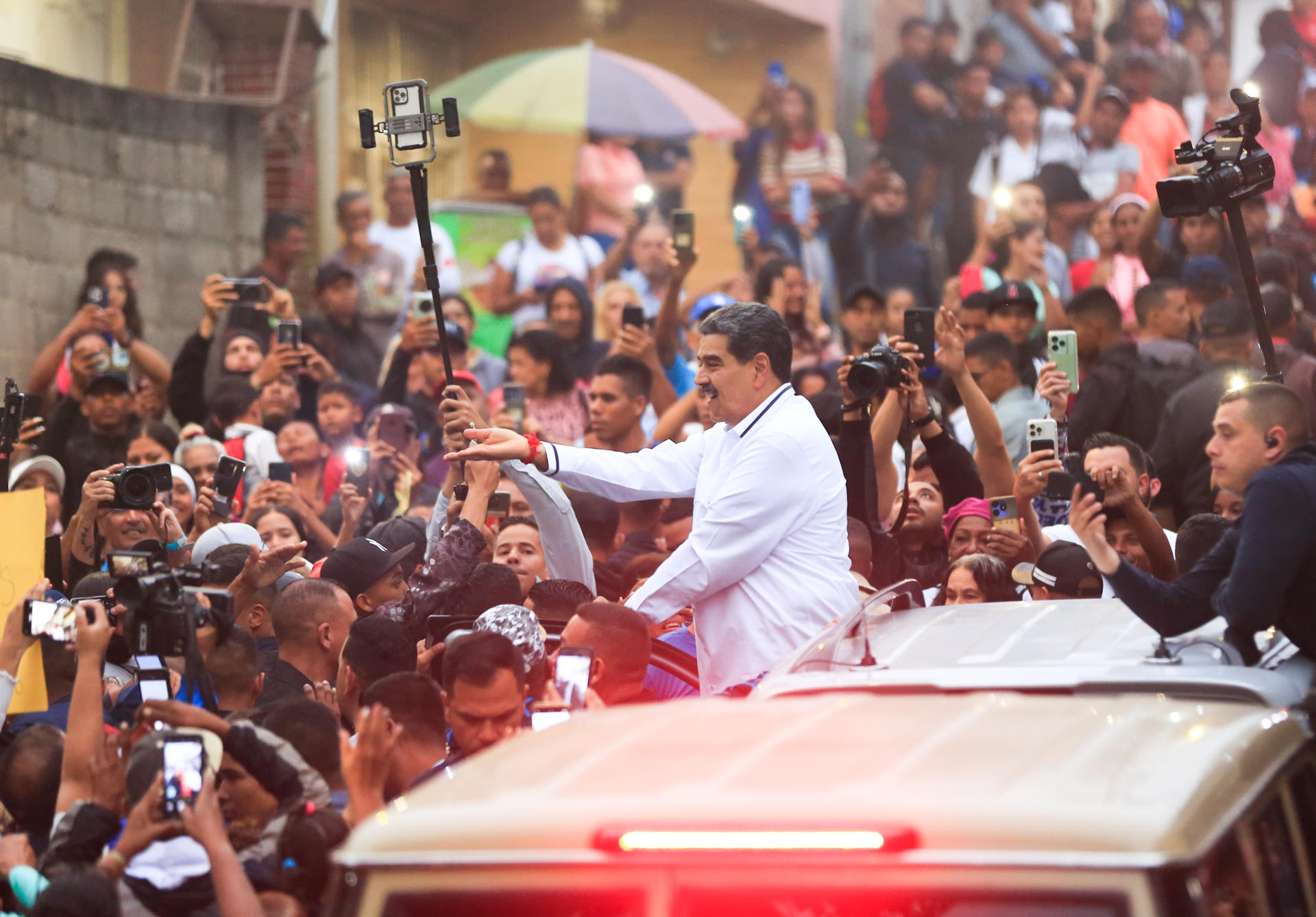 Fotografía cedida por Prensa del Palacio de Miraflores de Nicolás Maduro en un acto de gobierno en La Guaira (Venezuela). EFE/ Prensa del Palacio de Miraflores