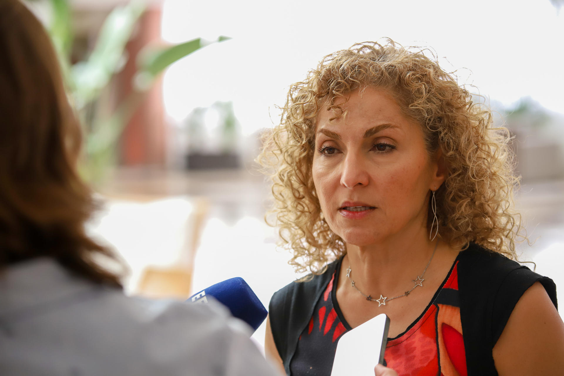 Anousheh Ansari, la primera mujer turista espacial, apunta en una entrevista con EFE que no le gustó especialmente la narrativa del vuelo de Blue Origin en el que participó la cantante Katy Perry, y aboga por una concepción sobre el espacio menos elitista, "pues nos pertenece a todos" EFE / Luis G Morera