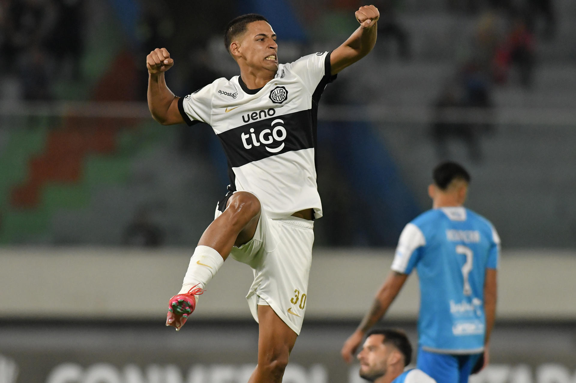 Hugo Adrián Benítez de Olimpia celebra tras anotar un gol en un partido de la fase de grupos de la Copa Libertadores. EFE/ Jorge Abrego