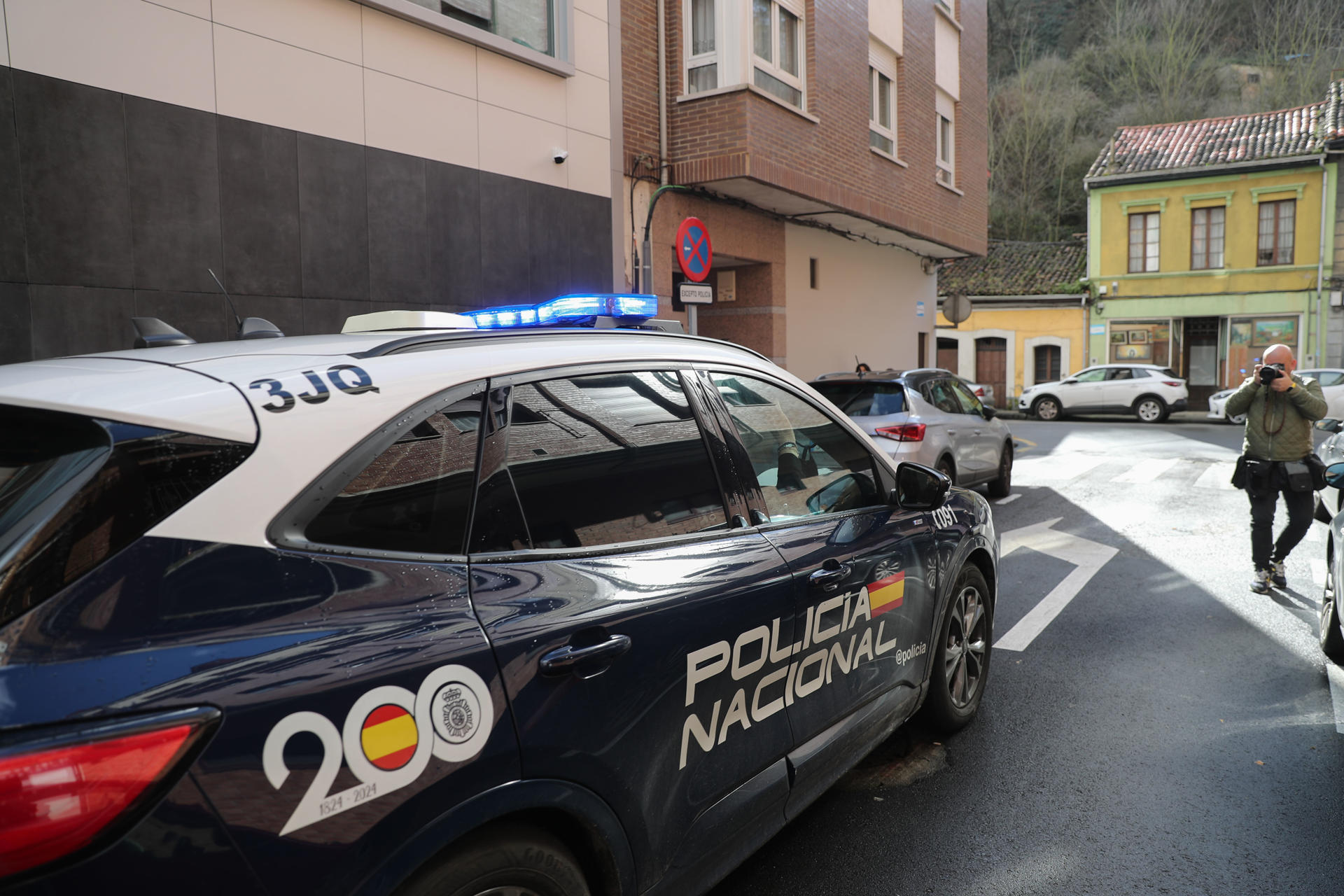 Imagen de archivo de un vehículo de la Policía Nacional.
EFE/ J.L .Cereijido