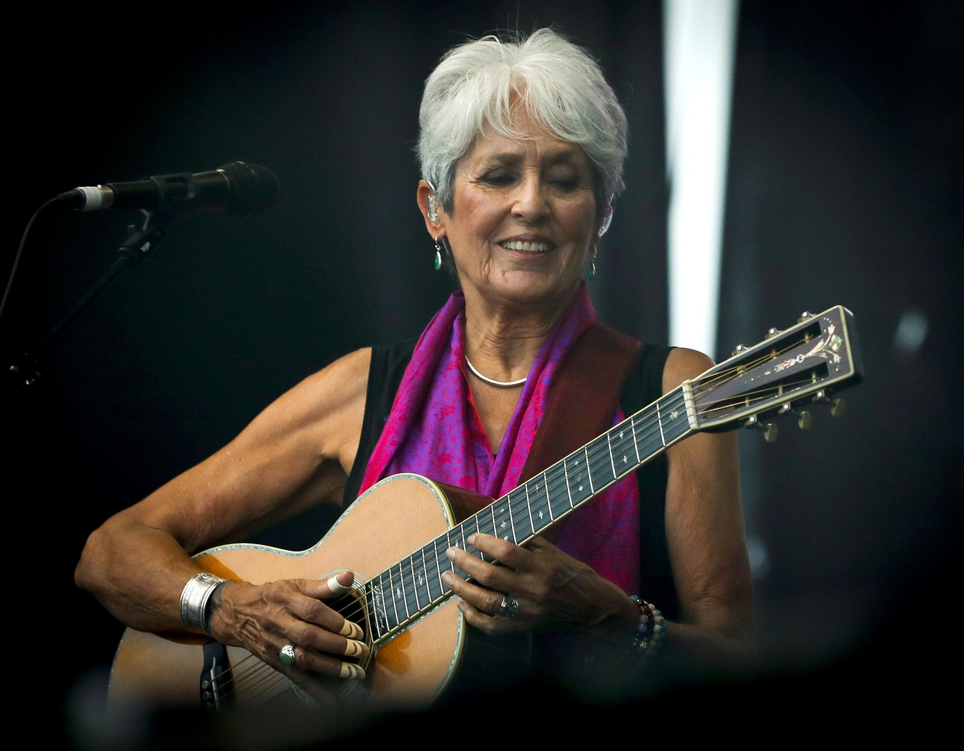 La cantautora estadounidense Joan Baez en San Sebastián en 2019. EFE/Javier Etxezarreta