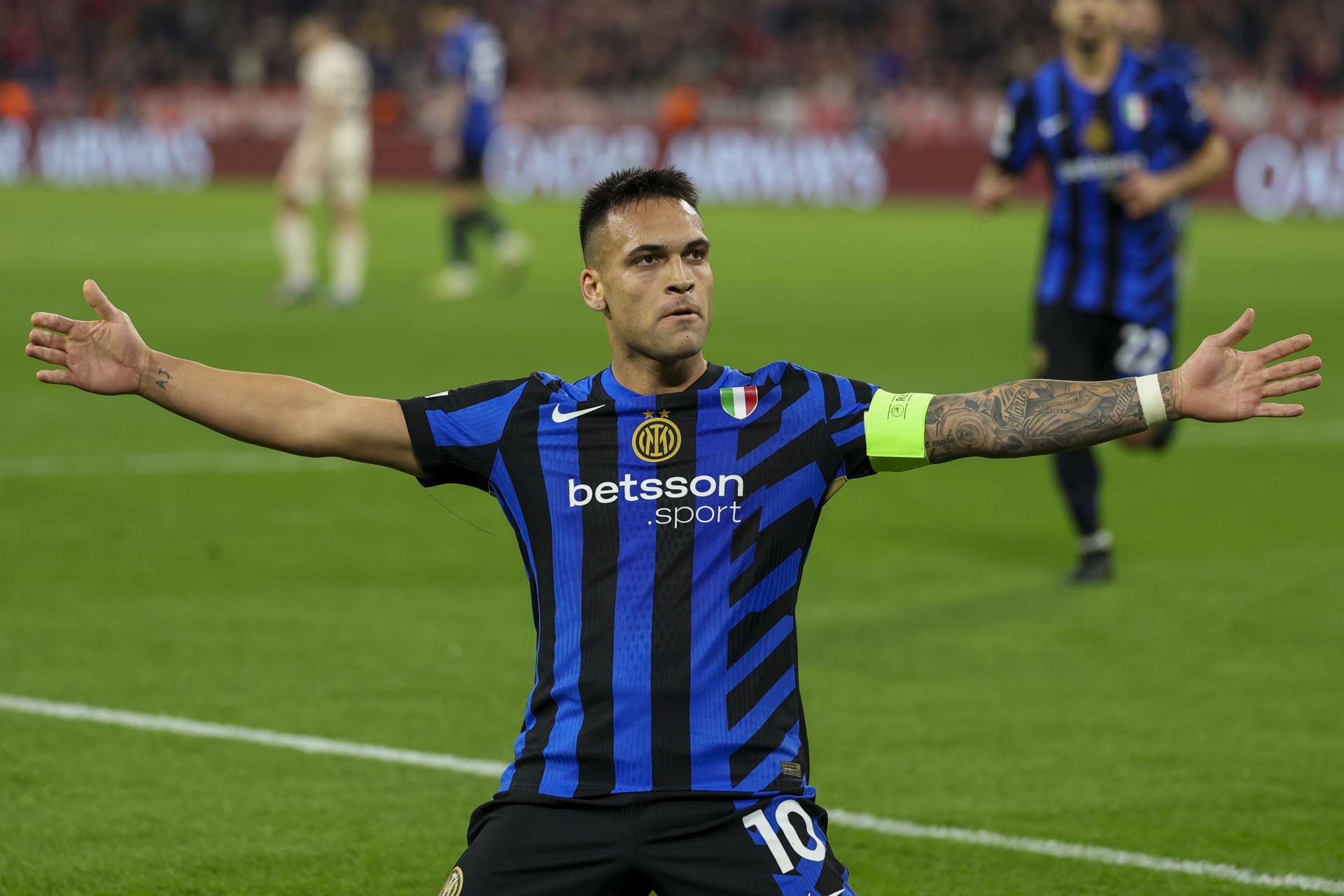 El jugador del Inter Lautaro Martinez celebra el 0-1 durante el partido de ida de cuartos de la UEFA Champions League que han jugado FC Bayern Munich e Inter Milan en Múnich, Alemania. EFE/EPA/FILIP SINGER