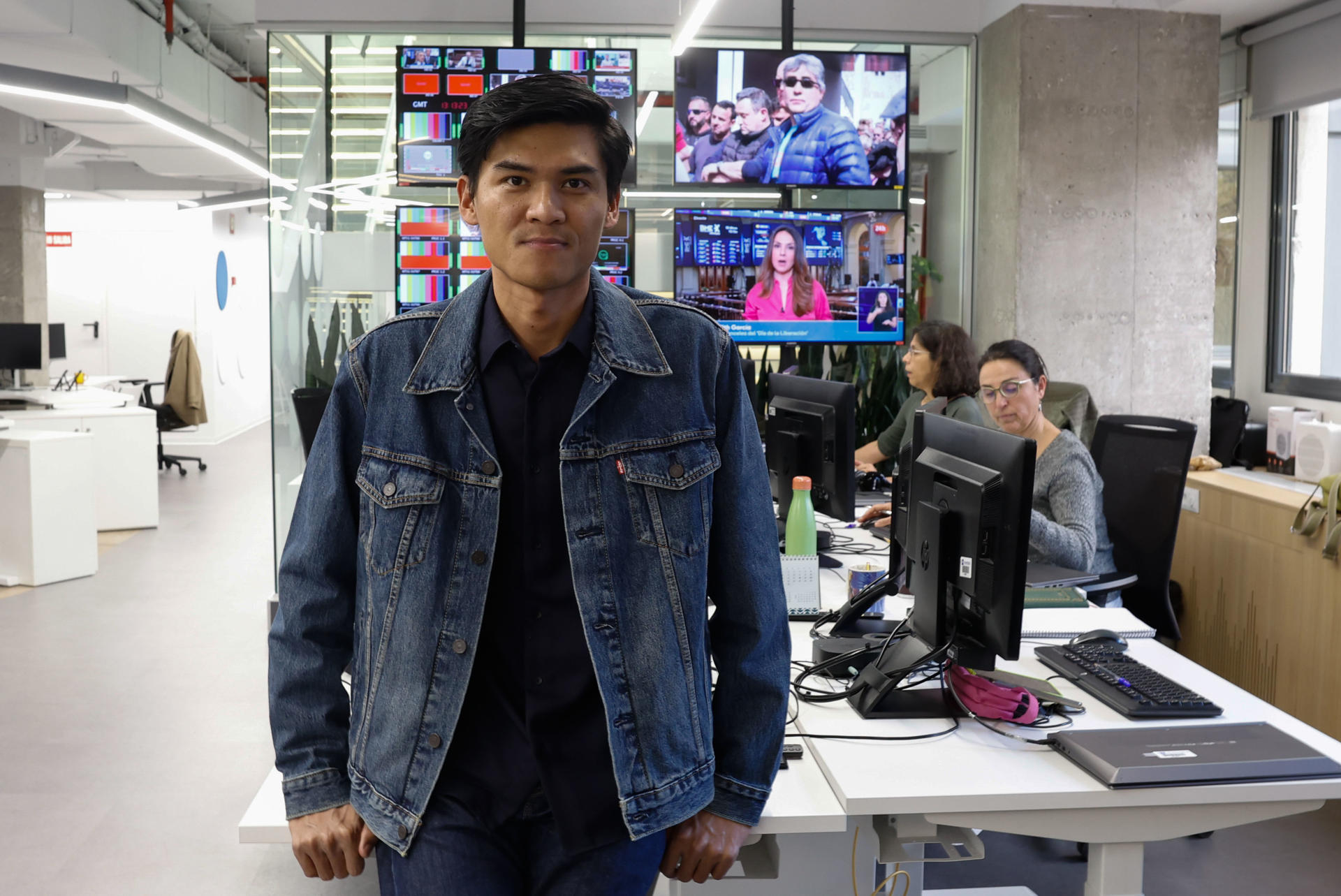"Solo el 10 %" de las zonas de Birmania afectadas por el terremoto del pasado viernes "están cubiertas por la ayuda humanitaria", calcula el periodista Mratt Kyaw Thu, refugiado en España desde el golpe de 2021, que es pesimista sobre la posibilidad de que la junta militar tenga "la voluntad política de cambiar la situación" tras esta desgracia que ya supera las 3.000 víctimas mortales. EFE/ Ballesteros