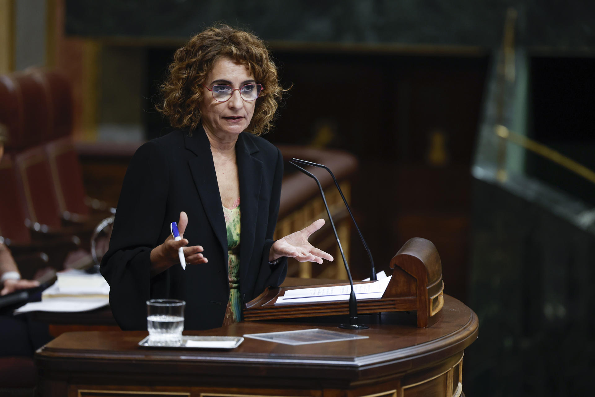 Imagen de archivo de la vicepresidenta primera y ministra de Hacienda, María Jesús Montero.EFE/ Javier Lizón
