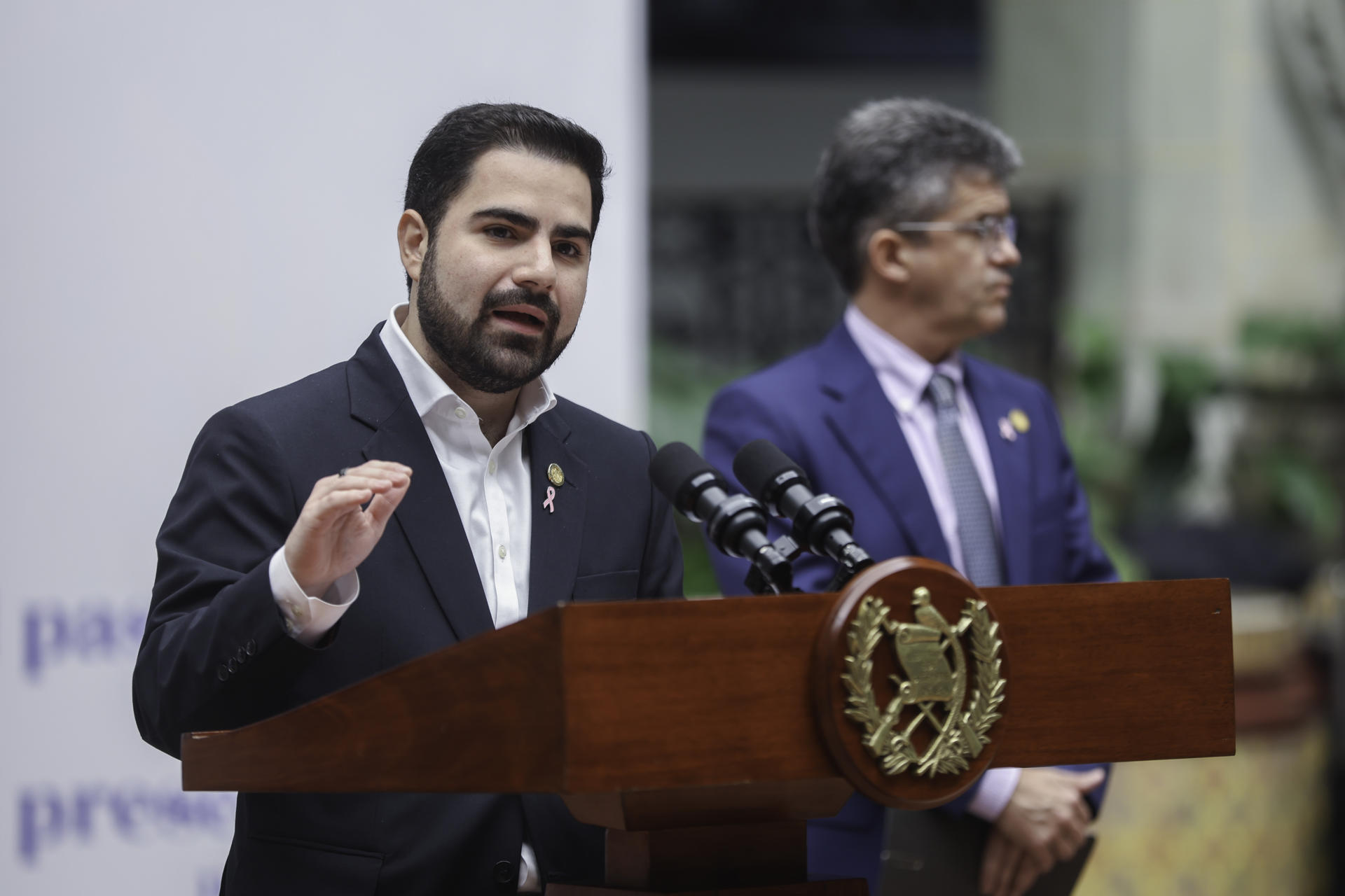 Fotografía de archivo del secretario de comunicación del Gobierno guatemalteco, Santiago Palomo, durante una conferencia de prensa, en Ciudad de Guatemala (Guatemala). EFE/Mariano Macz