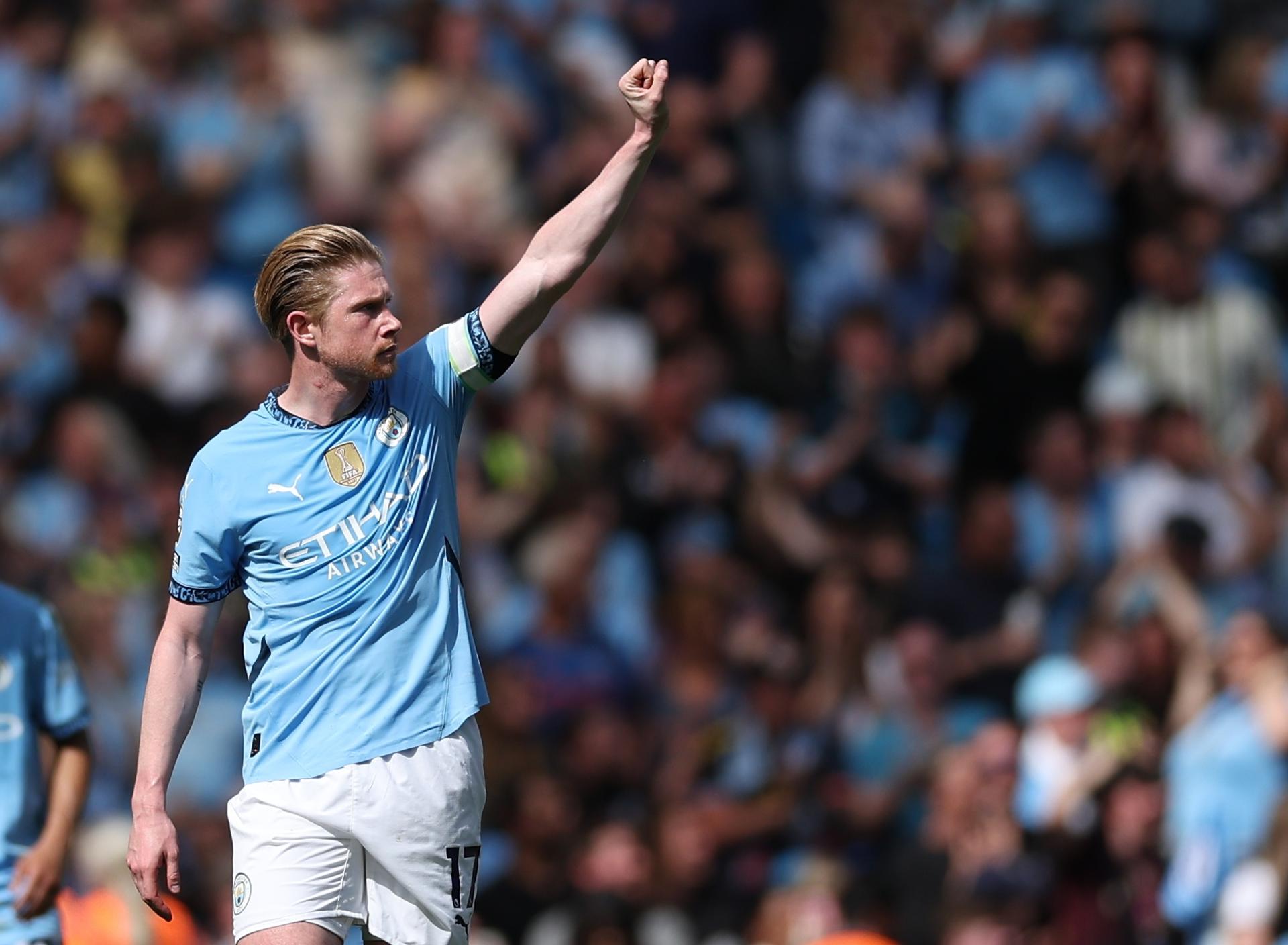 El jugador belga del City Kevin De Bruyne celebra el 1-2 durante el partido de la Premier League que han jugado Manchester City y Crystal Palace, en Manchester, Reino Unido. EFE/EPA/ADAM VAUGHAN