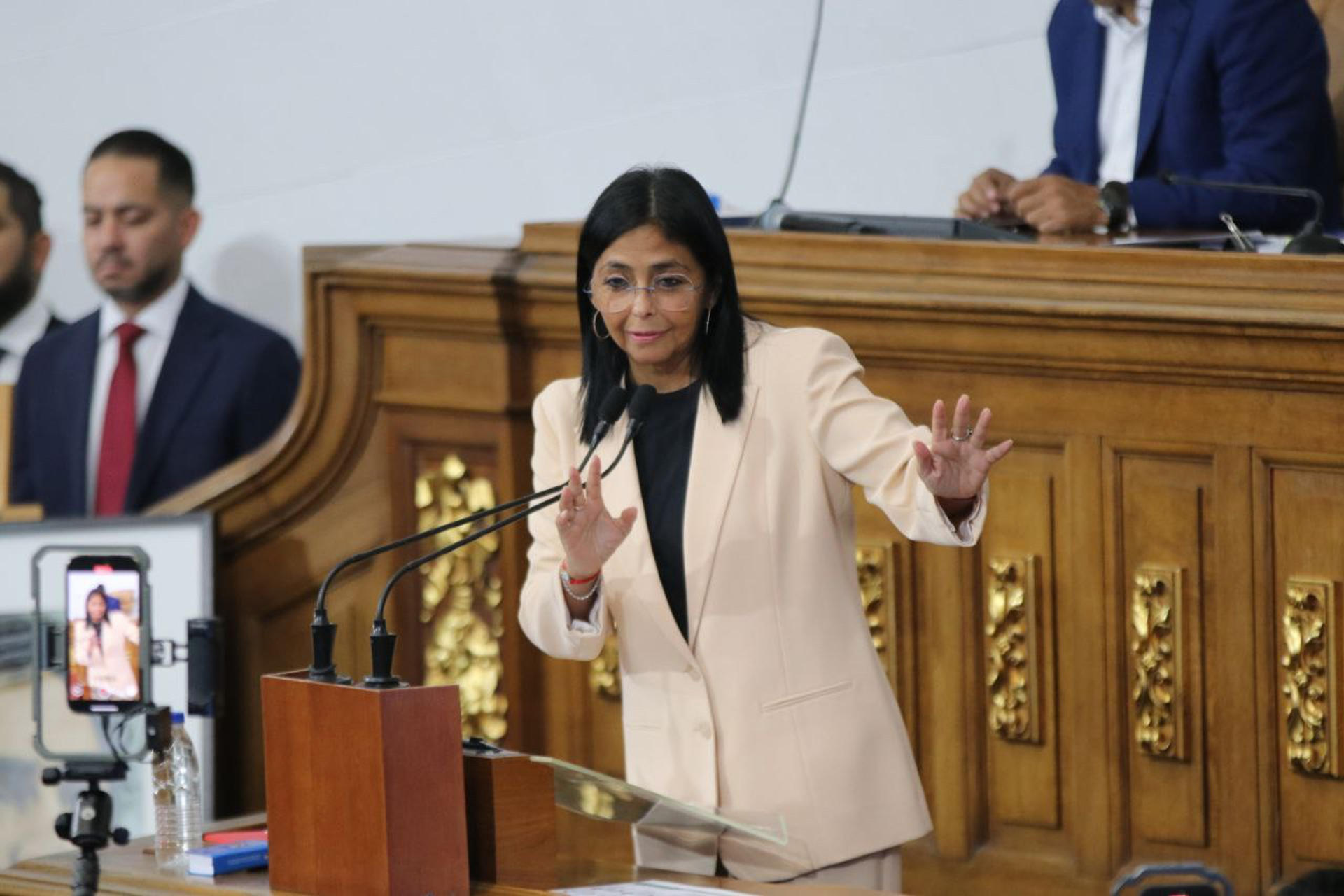 Fotografía cedida por Prensa de la Asamblea Nacional (AN), de la vicepresidenta ejecutiva y ministra de Hidrocarburos de Venezuela, Delcy Rodríguez. EFE/ Prensa de la Asamblea Nacional (AN)