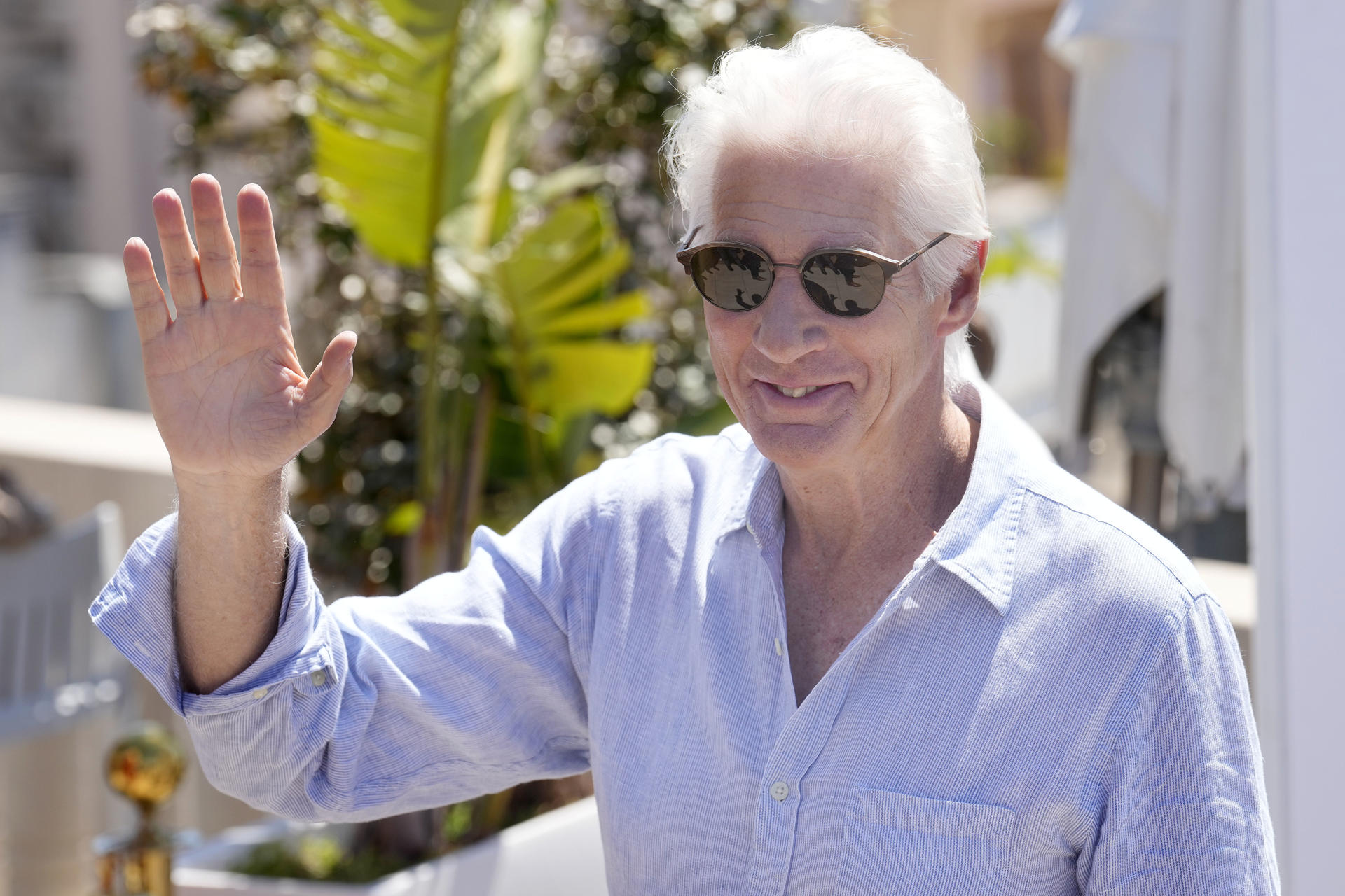 El actor estadounidense Richard Gere posa para la prensa gráfica durante la presentación en el marco del BCN Film Fest del documental 'Sabiduría y felicidad', un retrato íntimo en el que el Dalai lama habla directamente a cámara sobre la paz interior, la felicidad y el potencial para un siglo XXI pacífico y feliz, y que Gere ha producido. EFE/Enric Fontcuberta