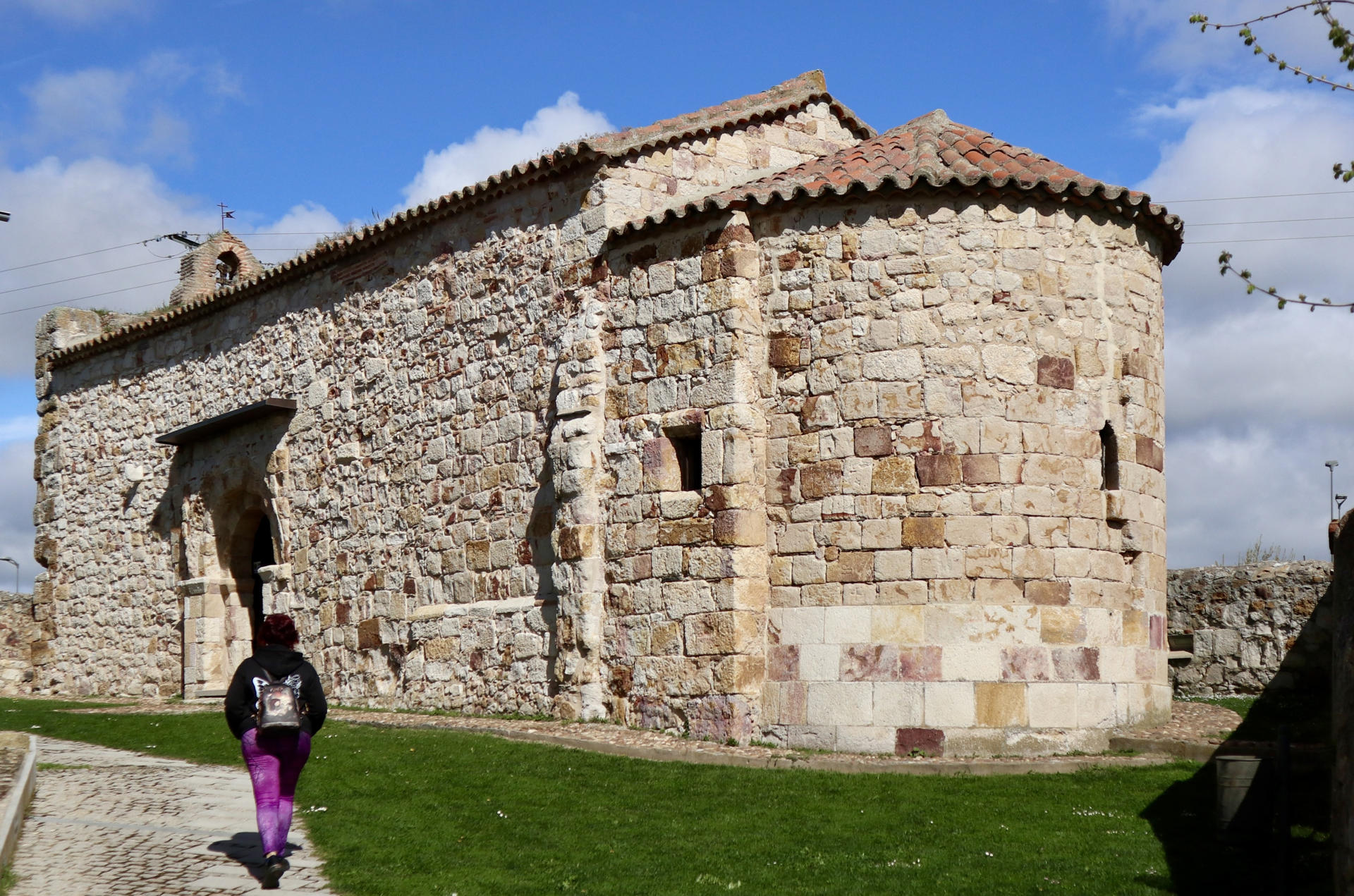Vista del exterior de la iglesia de Santiago de los Caballeros, en Zamora. EFE/Mariam A. Montesinos