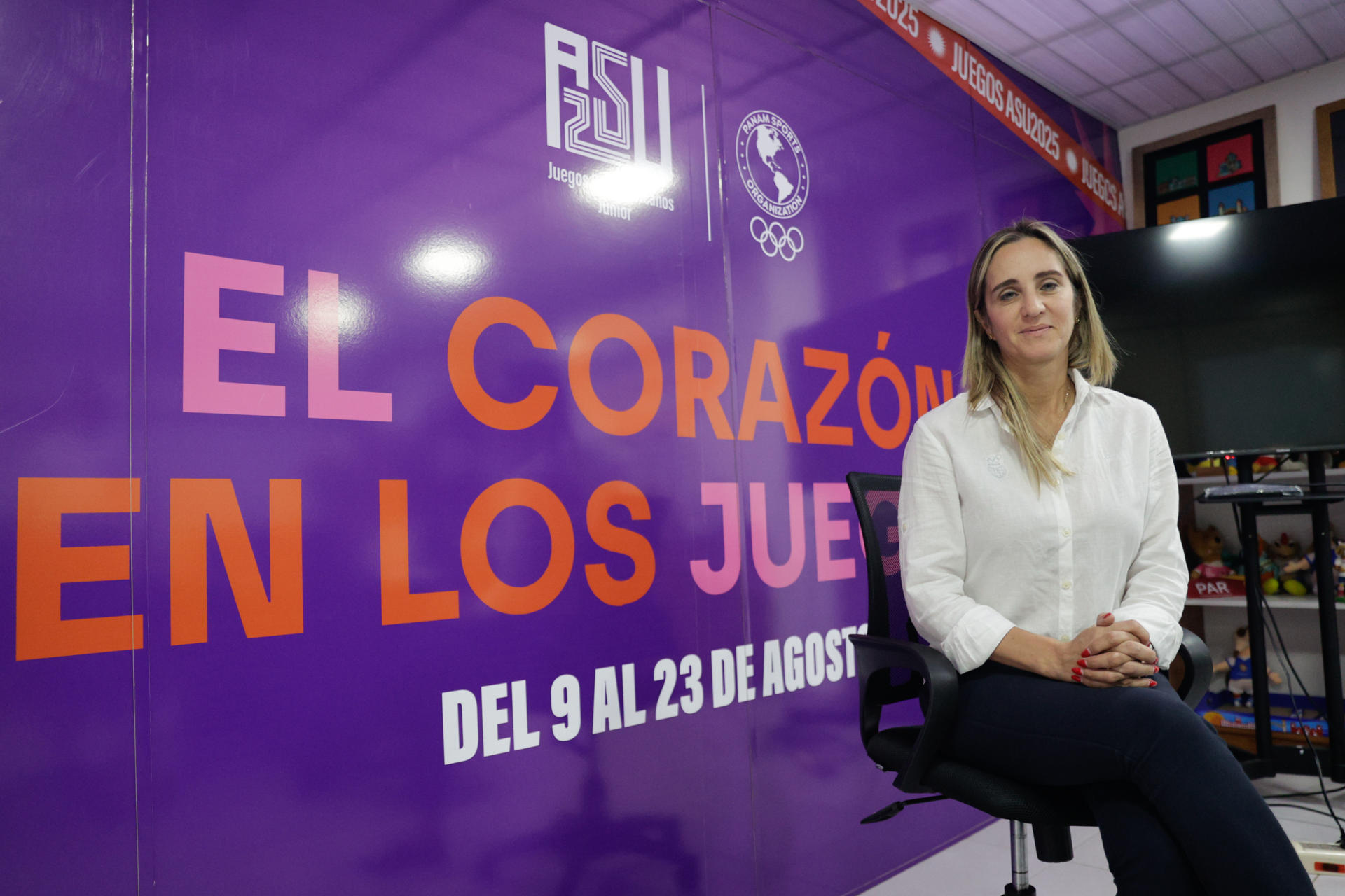 La directora adjunta de los Juegos Panamericanos Junior ASU 2025, Larissa Schaerer, posa durante una entrevista con EFE en el Comité Olímpico Paraguayo en Luque (Paraguay). EFE/Juan Pablo Pino