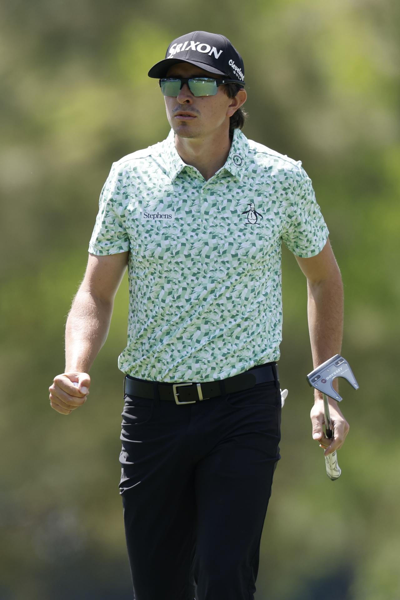 El colombiano Nicolás Echavarría después de embocar su putt en el tercer green durante la segunda ronda del Torneo Masters 2025 en el Augusta National Golf Club en Augusta, Georgia (EE.UU.). EFE/CJ GUNTHER