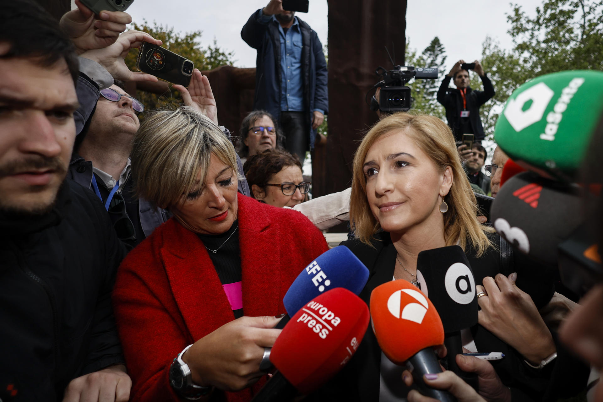 La exconsellera de Justicia e Interior del Gobierno valenciano Salomé Pradasa su llegada a los juzgados de València para declarar como investigada en la causa judicial por la gestión de la dana. EFE/Biel Aliño