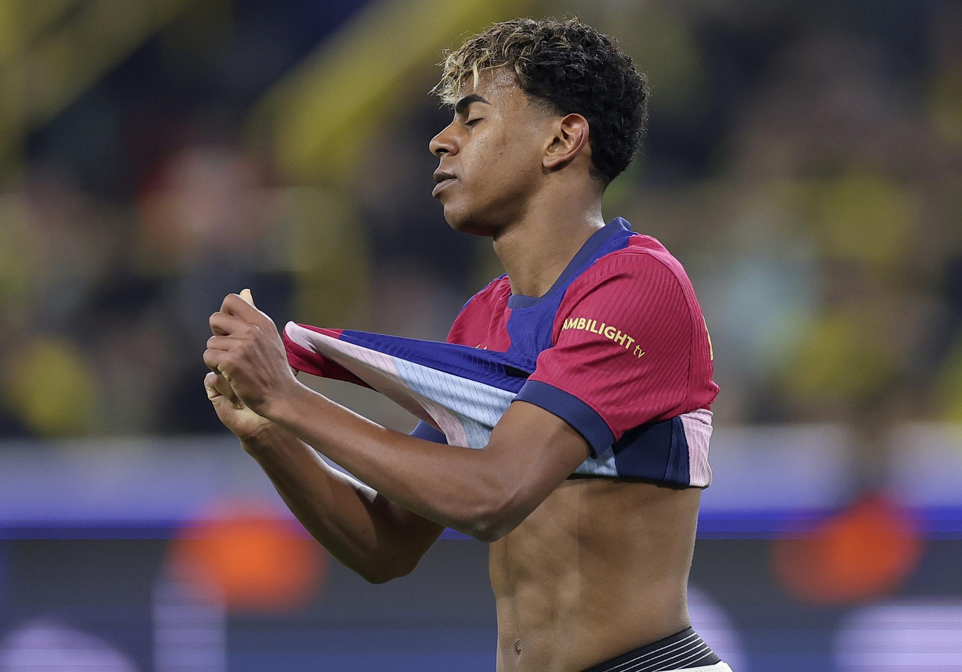 El jugador del Barcelona Lamine Yamal, durante el partido de vuelta de los cuartos de final de la Liga de Campeones contra el Borussia Dortmund. EFE/EPA/CHRISTOPHER NEUNDORF