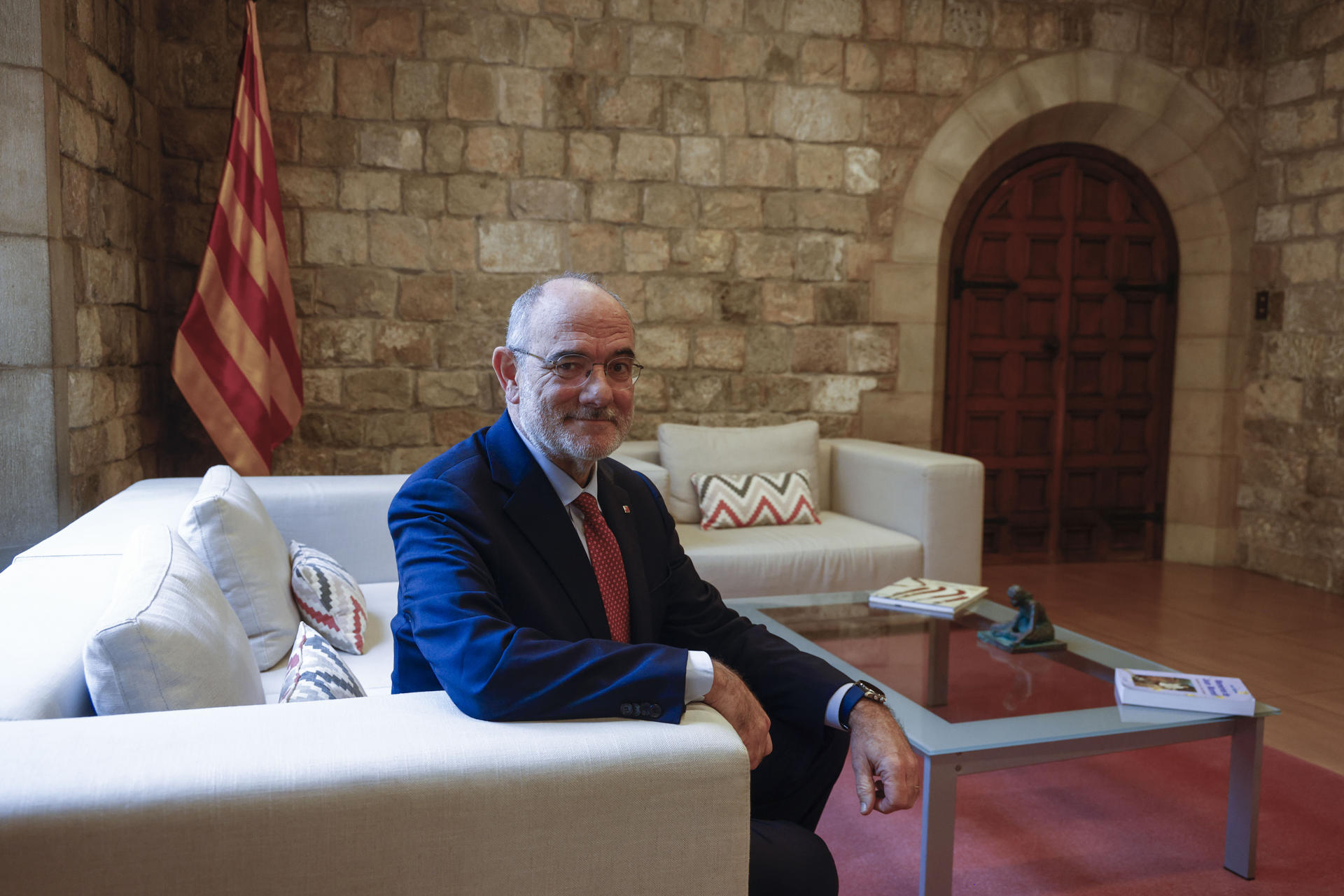 El conseller de Unión Europea y Acción Exterior de la Generalitat de Cataluña, Jaume Duch, durante una entrevista con EFE en la que ha afirmado que confía en poder designar al nuevo delegado del Govern de Salvador Illa en los Estados Unidos "a lo largo del mes de mayo". EFE/Quique García