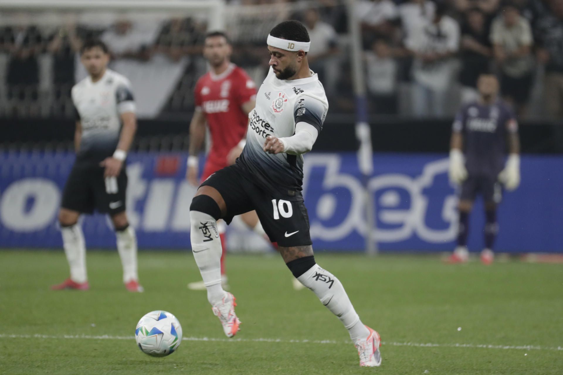 Memphis Depay, jugador neerlandés del Corinthians. EFE/ Sebastiao Moreira