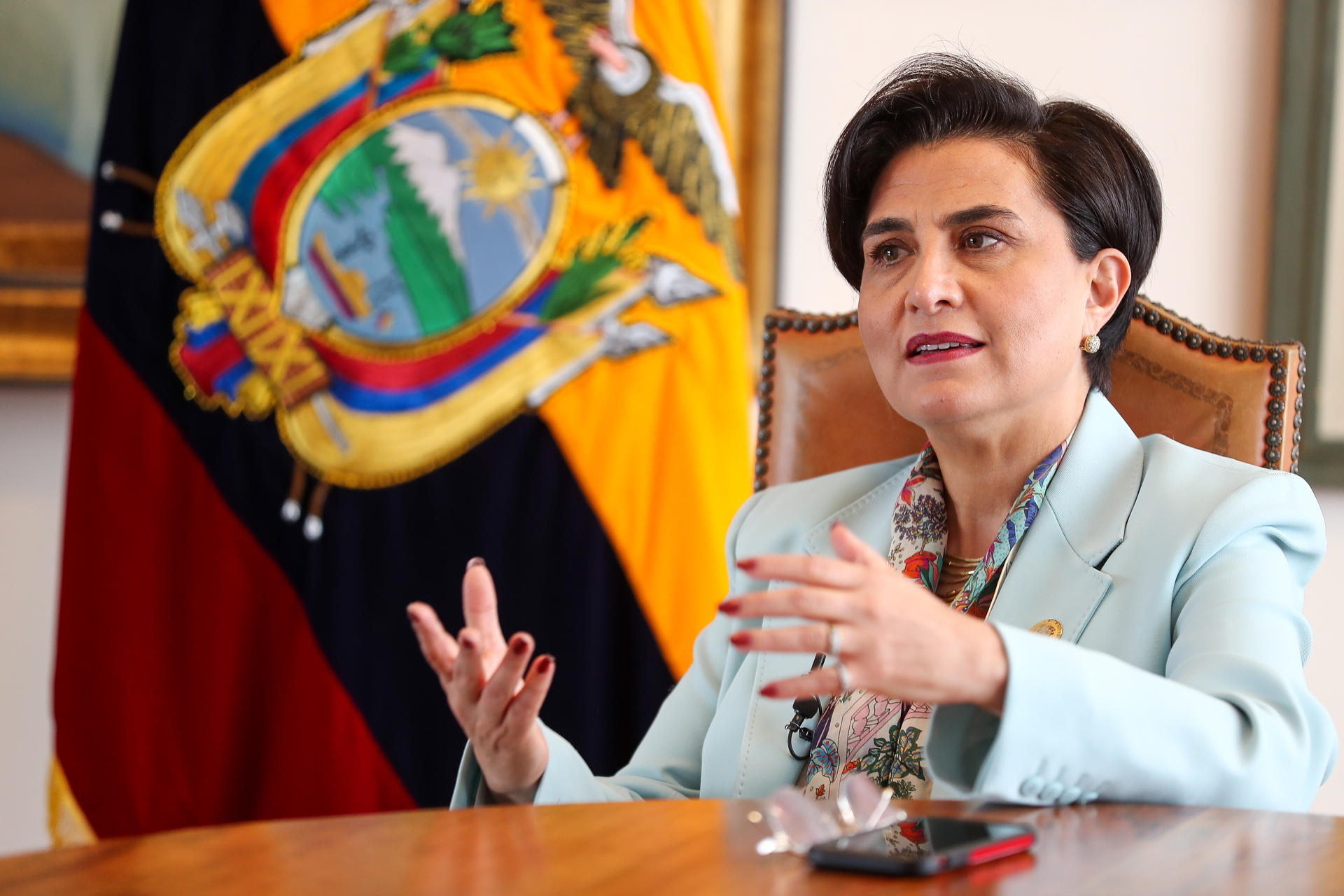 Fotografía de archivo de la ministra de Relaciones Exteriores y Movilidad Humana de Ecuador, Gabriela Sommerfeld, durante una entrevista con EFE, en Quito (Ecuador). EFE/José Jácome