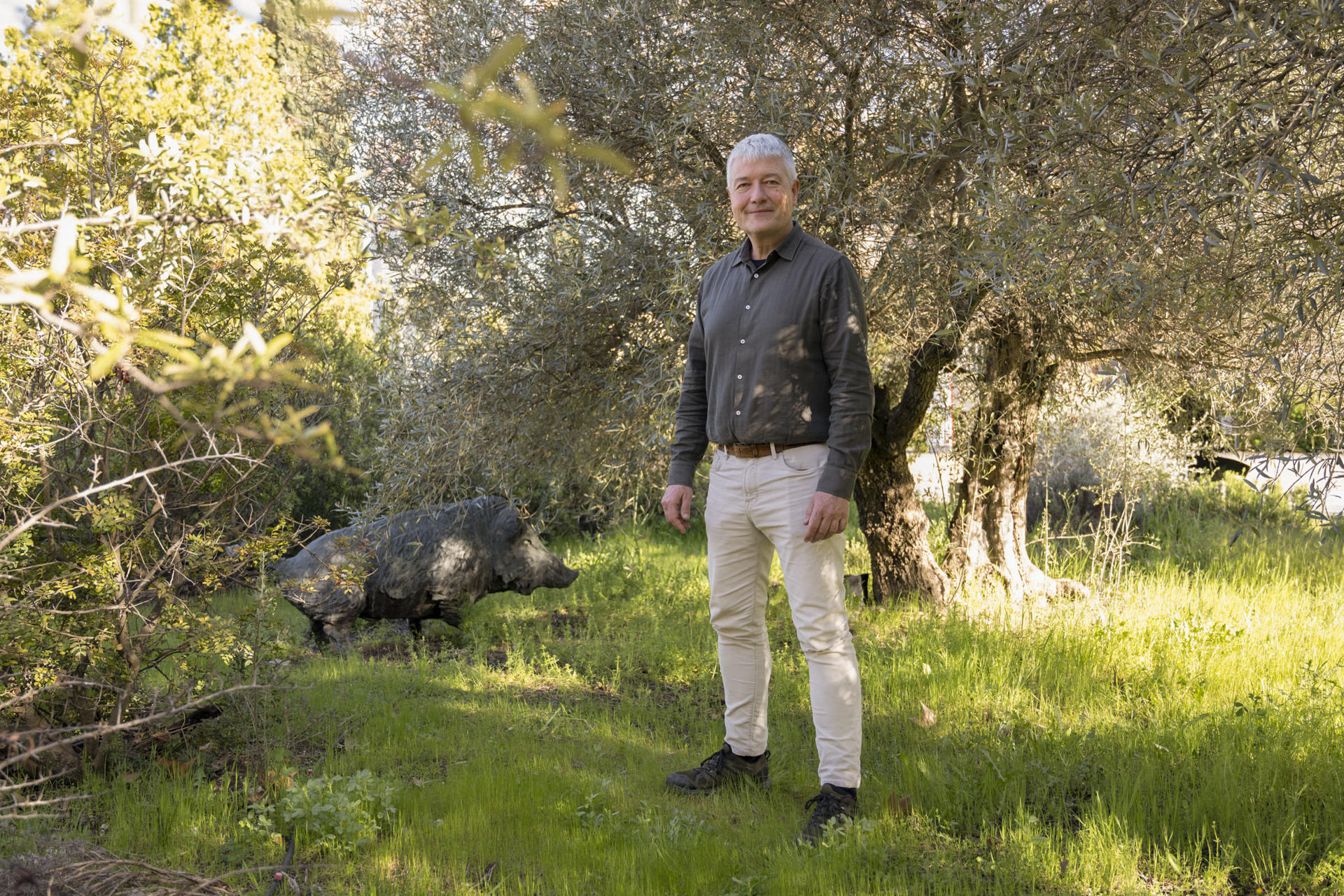 Christian Gortázar, catedrático del Área de Sanidad Animal de la Universidad de Castilla-La Mancha (UCLM) y profesor titular en el Instituto de Investigación en Recursos Cinegéticos (IREC) posa durante una entrevista con la agencia EFE en Ciudad Real. EFE/Jesús Monroy
