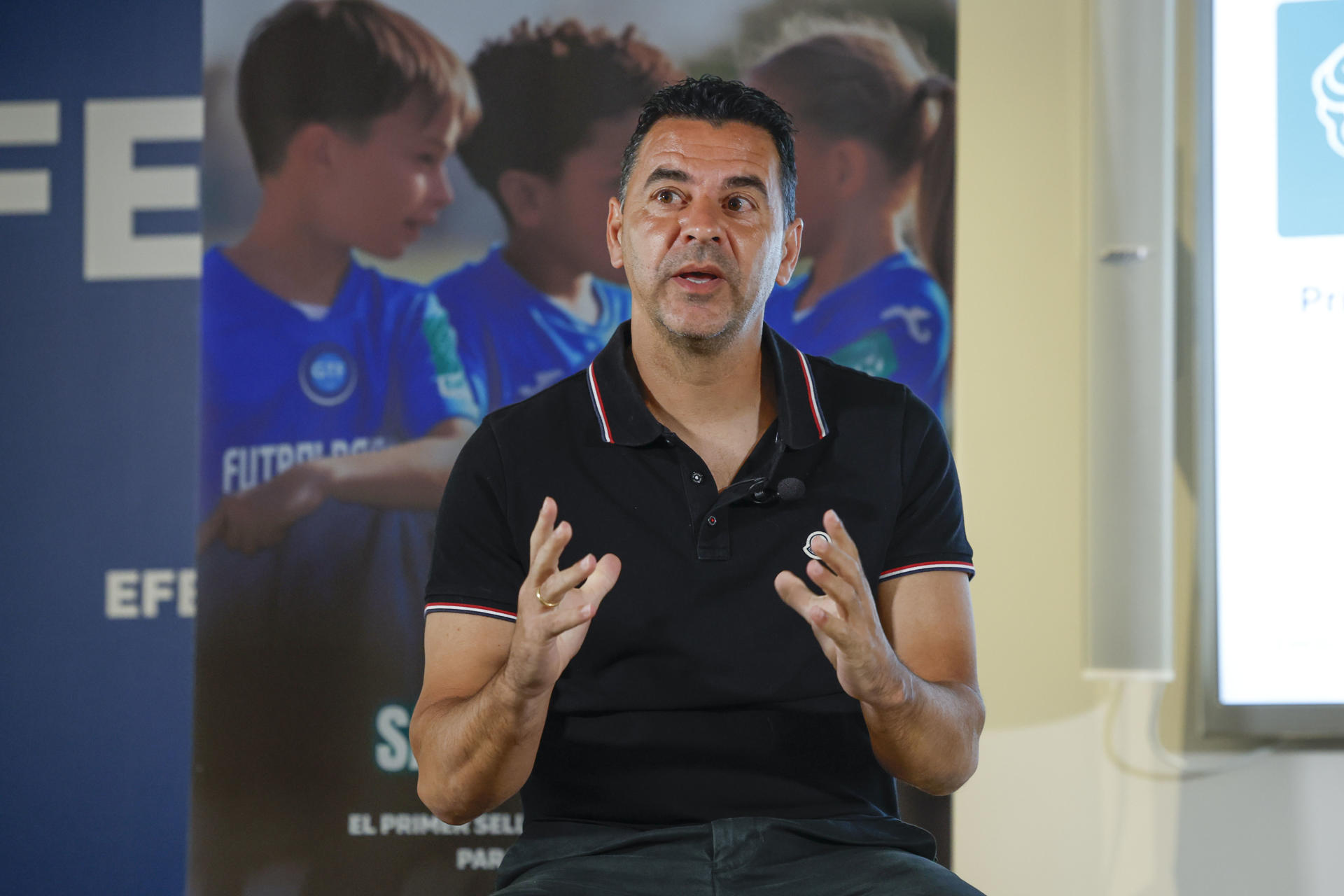 El entrenador del Girona, Michel impulsa la iniciativa ‘Save Football’. EFE. EFE/JJ Guillén