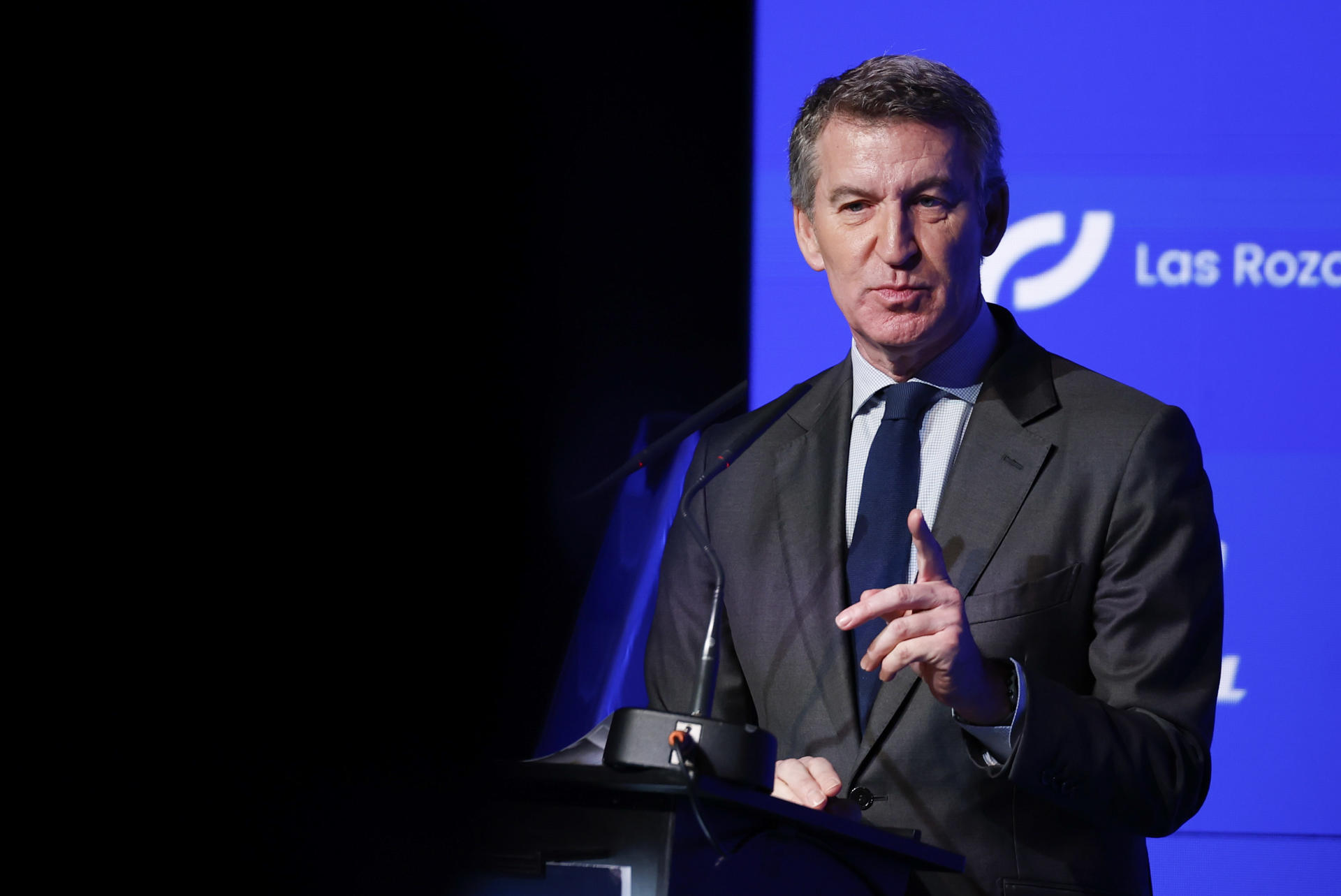 El presidente del Partido Popular, Alberto Núñez Feijóo interviene este jueves durante la cuarta jornada del foro Wake Up Spain organizado por el diario 'El Español' celebrado en Madrid. EFE/ Juan Carlos Hidalgo