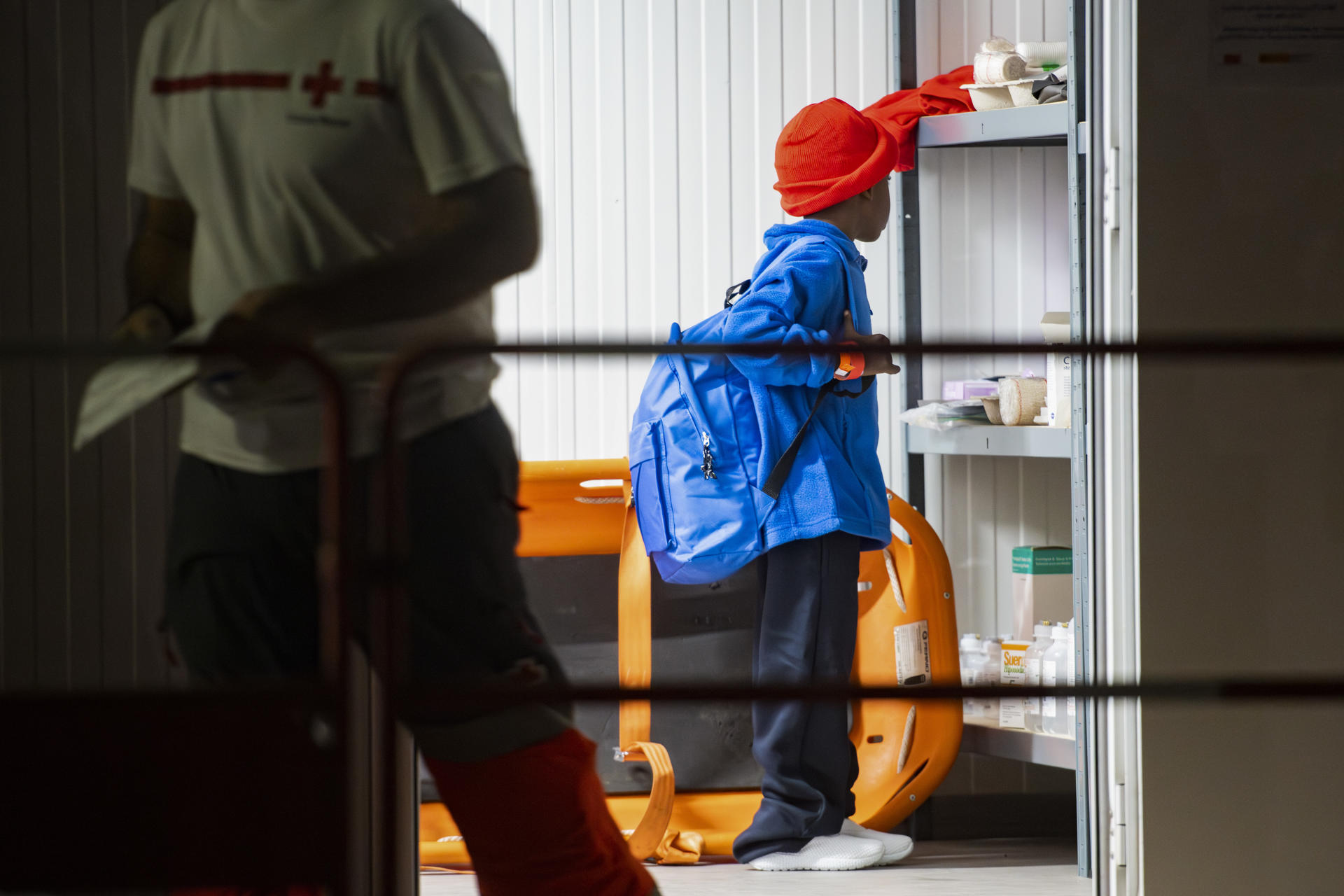 El Congreso debate este jueves la convalidación del real decreto ley para la reubicación de menores migrantes no acompañados desde zonas con sus recursos tensionados, como Canarias o Ceuta, a otras regiones en las que puedan ser mejor atendidos. EFE/Carlos de Saá