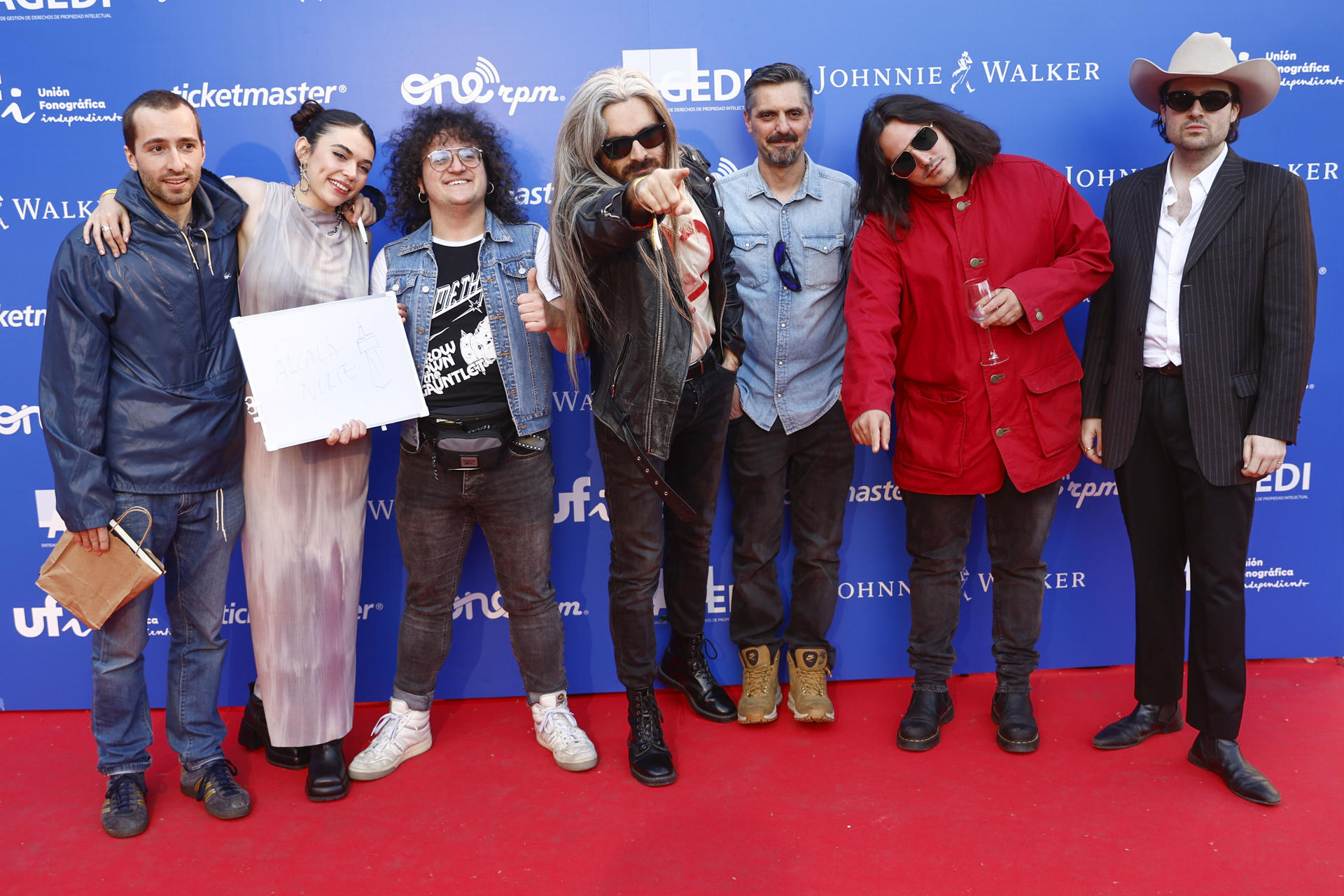 El grupo musical Alcalá Norte a su llegada a la alfombra roja de la ceremonia de entrega de la XVII edición de los Premios de la Música Independiente (MIN), este martes en Madrid. EFE/ Rodrigo Jiménez
