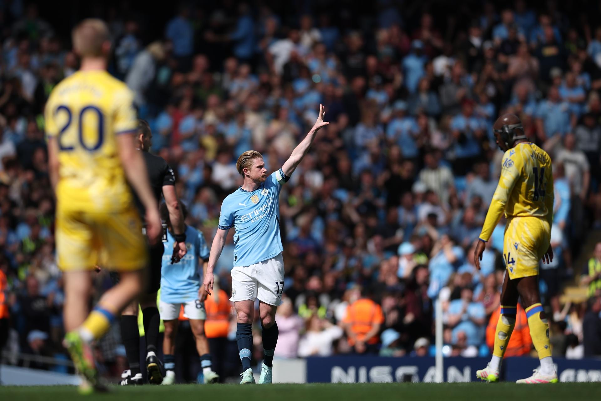 El jugador belga del City Kevin De Bruyne celebra el 1-2 durante el partido de la Premier League que han jugado Manchester City y Crystal Palace, en Manchester, Reino Unido. EFE/EPA/ADAM VAUGHAN