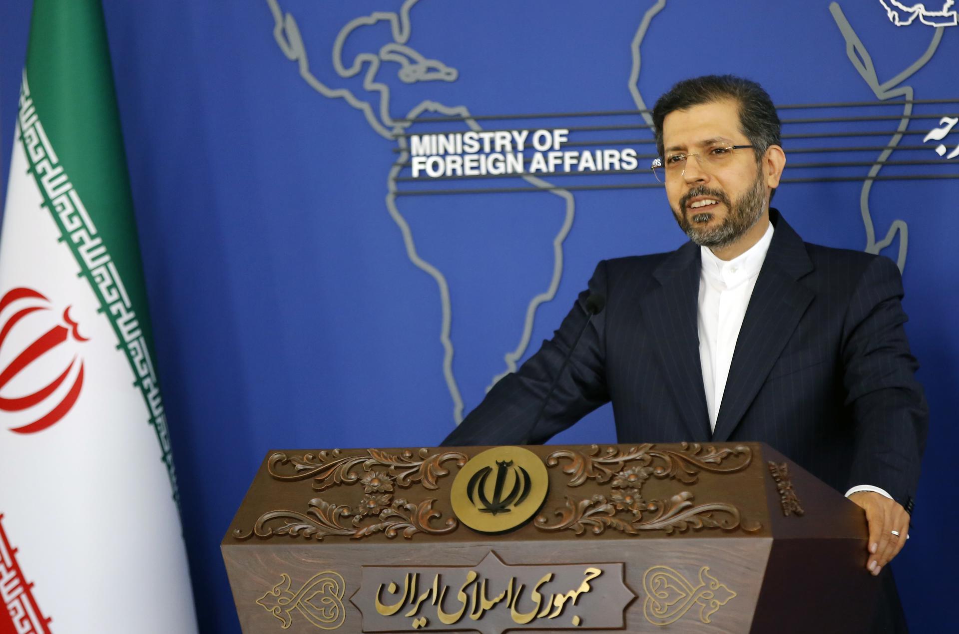 Fotografía de archivo en la que aparece el viceministro de Relaciones Exteriores de Irán, Saeed Khatibzadeh, durante una rueda de prensa, en Teherán (Irán). EFE/Abedin Taherkenareh
