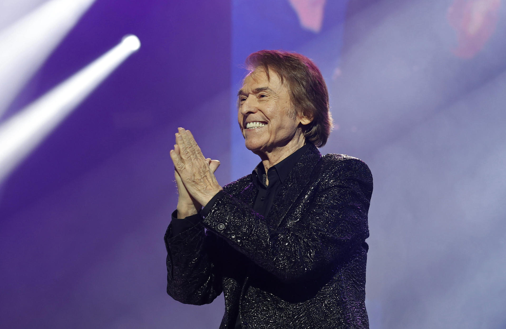 Imagen de archivo del cantante Raphael durante un concierto. EFE/ Mauricio Duenas Castaneda