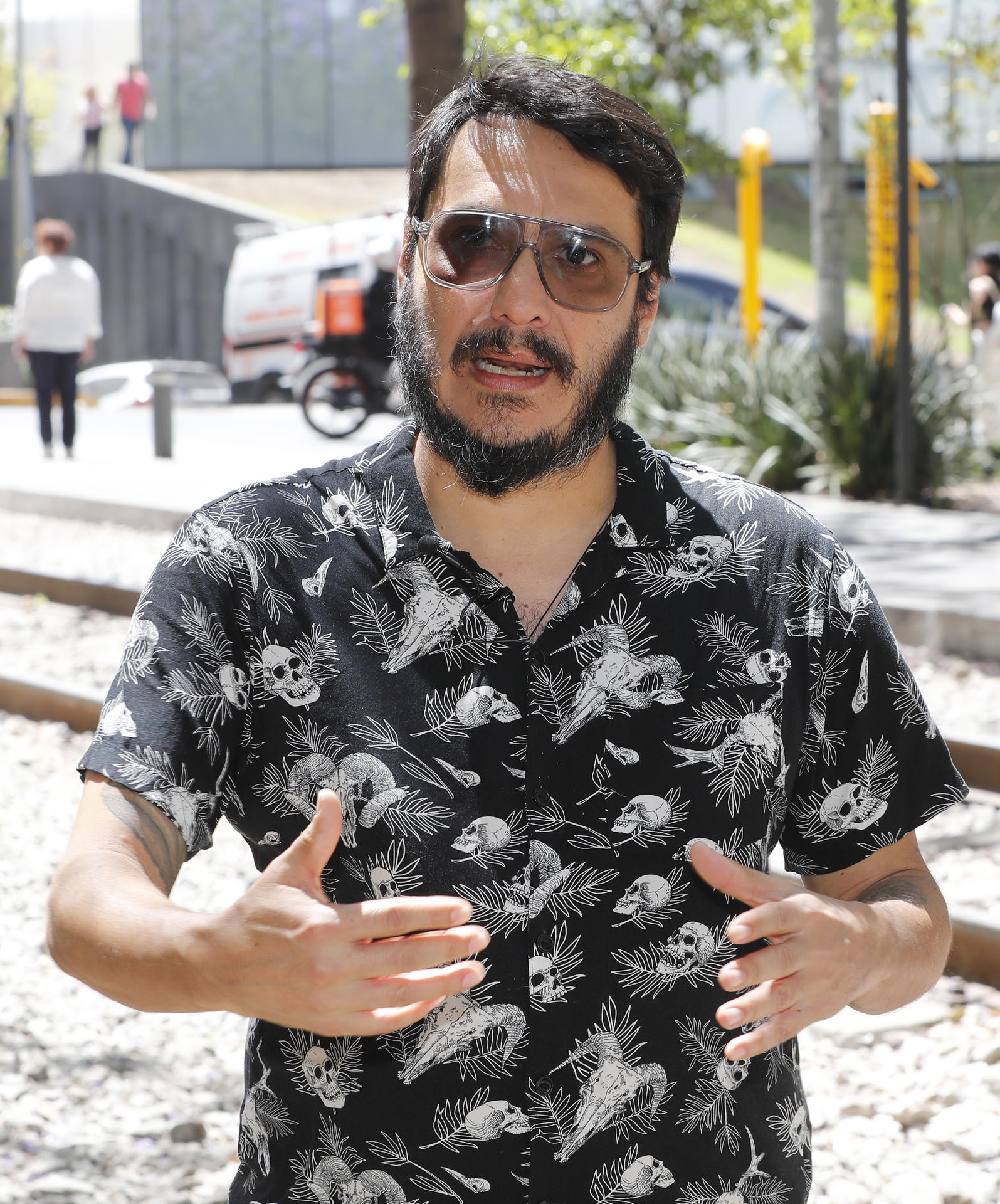 El cineasta colombiano Santiago Lozano habla durante una entrevista con EFE este martes, en Ciudad de México (México). EFE/ Mario Guzmán