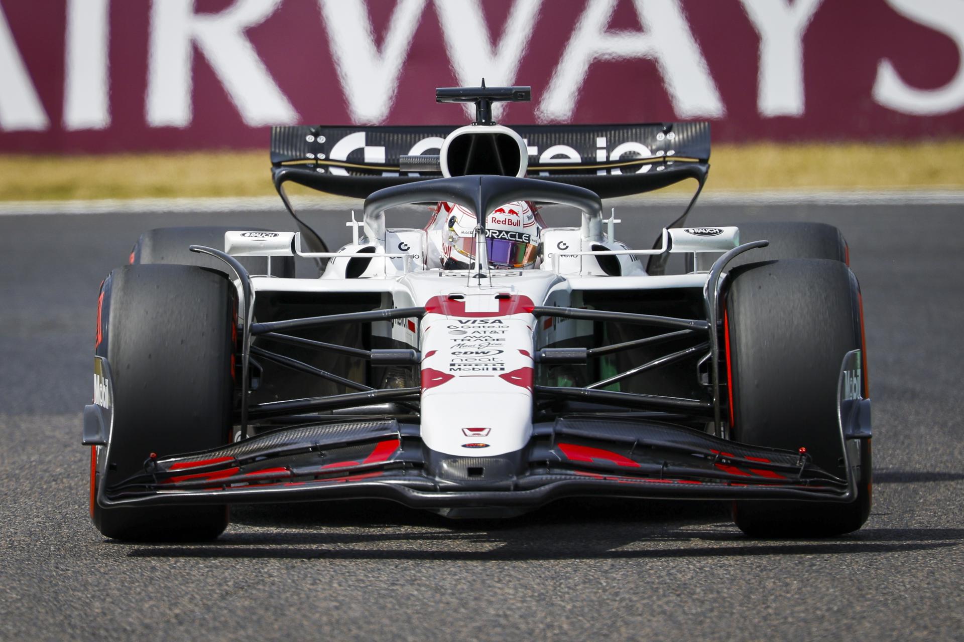 El piloto neerlandés de Red Bull, Max Verstappen, que saldrá desde la 'pole' en el Gran Premio de Japón, tras encabezar la calificación en el circuito de Suzuka. EFE/EPA/FRANCK ROBICHON