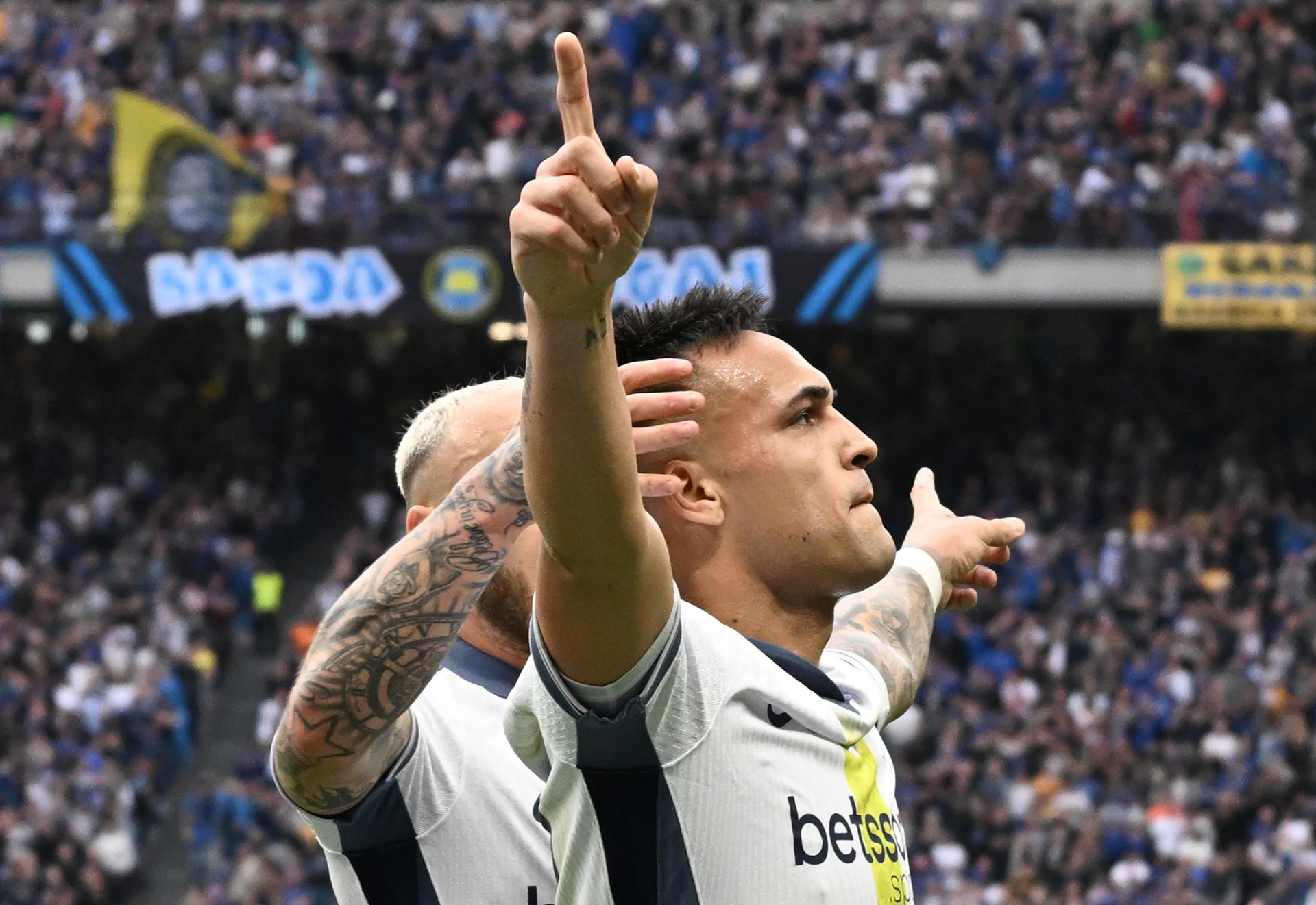 Lautaro Martinez celebra su gol ante el Cagliari. EFE/EPA/DANIEL DAL ZENNARO