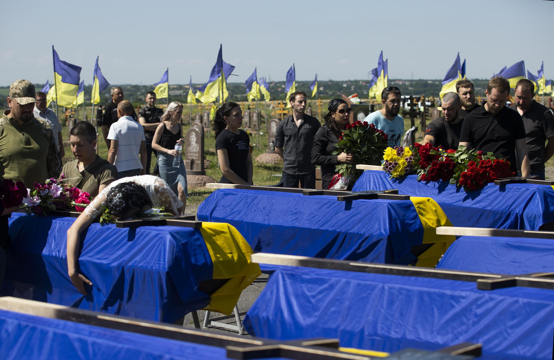 Foto archivo. Ceremonia de entierro de los cuerpos de los soldados caídos . EFE/Orlando Barría