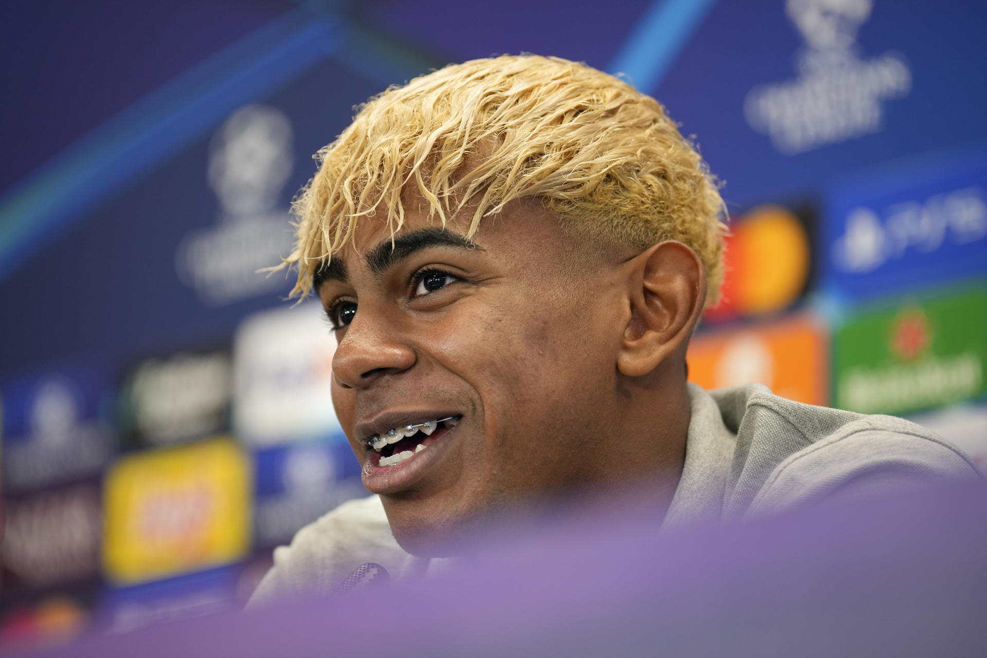 El jugador del FC Barcelona Lamine Yamal durante la rueda de prensa previa al partido contra el Inter de Milán. EFE/Alejandro García