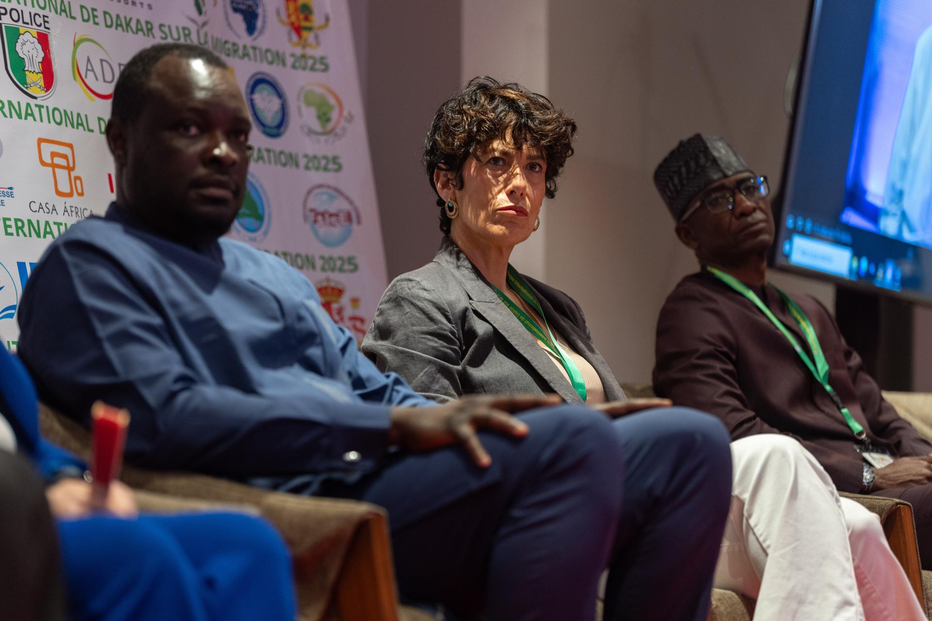La Ministra de Inclusión, Seguridad Social y Migraciones de España, Elma Saiz Delgado (C), asiste a un foro sobre migración en Dakar, Senegal, el 10 de abril de 2025. Delgado está en una visita oficial de dos días a Senegal. (España) EFE/EPA/JEROME FAVRE