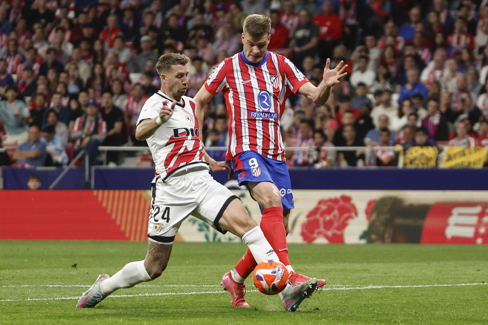Alexander Sorloth, durante el partido. EFE/Sergio Pérez