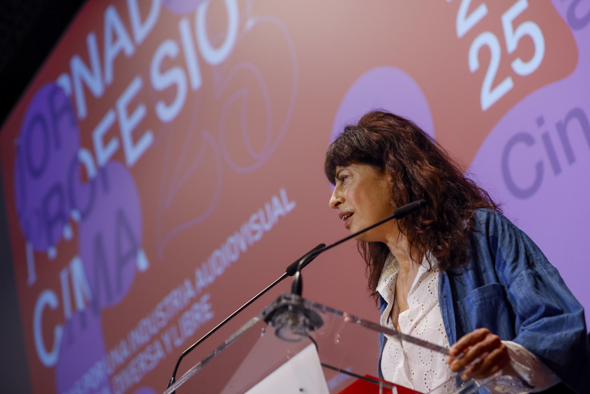 La ministra de Igualdad, Ana Redondo, participa en el acto de presentación de un informe elaborado por la Asociación de Mujeres Cineastas y de Medios Audiovisuales (CIMA) sobre el impacto de los abusos y ataques sexuales contra las mujeres en los sectores del cine y el audiovisual, este jueves en la Cineteca en Madrid. EFE/ Blanca Míllez