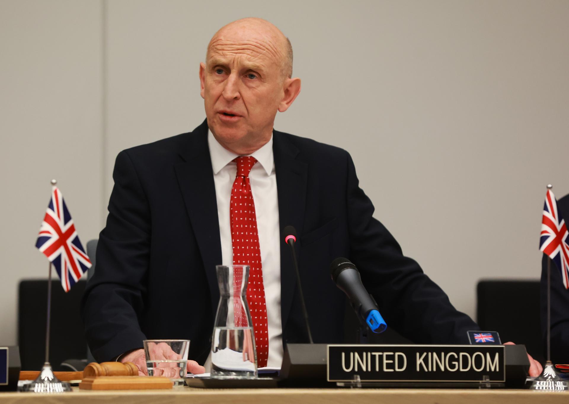 El Secretario de Defensa británico John Healey asiste a una reunión de los Ministros de Defensa de la Coalición de los Dispuestos por Ucrania en la sede de la OTAN en Bruselas, Bélgica, el 10 de abril de 2025. (Bélgica, Ucrania, Bruselas) EFE/EPA/OLIVIER HOSLET
