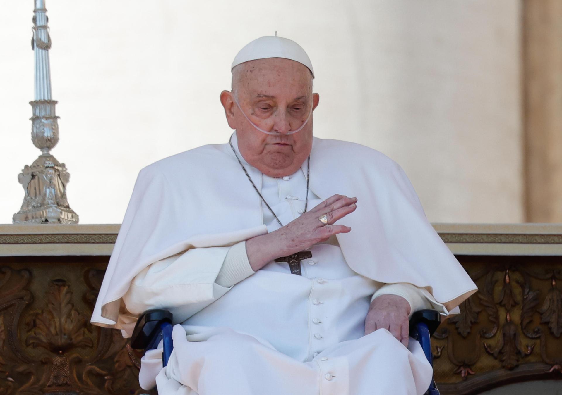 VATICAN CITY (Vatican City State (Holy See)), 06/04/2025.- El papa Francisco durante la misa dedicada a los enfermos en la Plaza de San Pedro, 06 April 2025. (Papa) EFE/EPA/GIUSEPPE LAMI