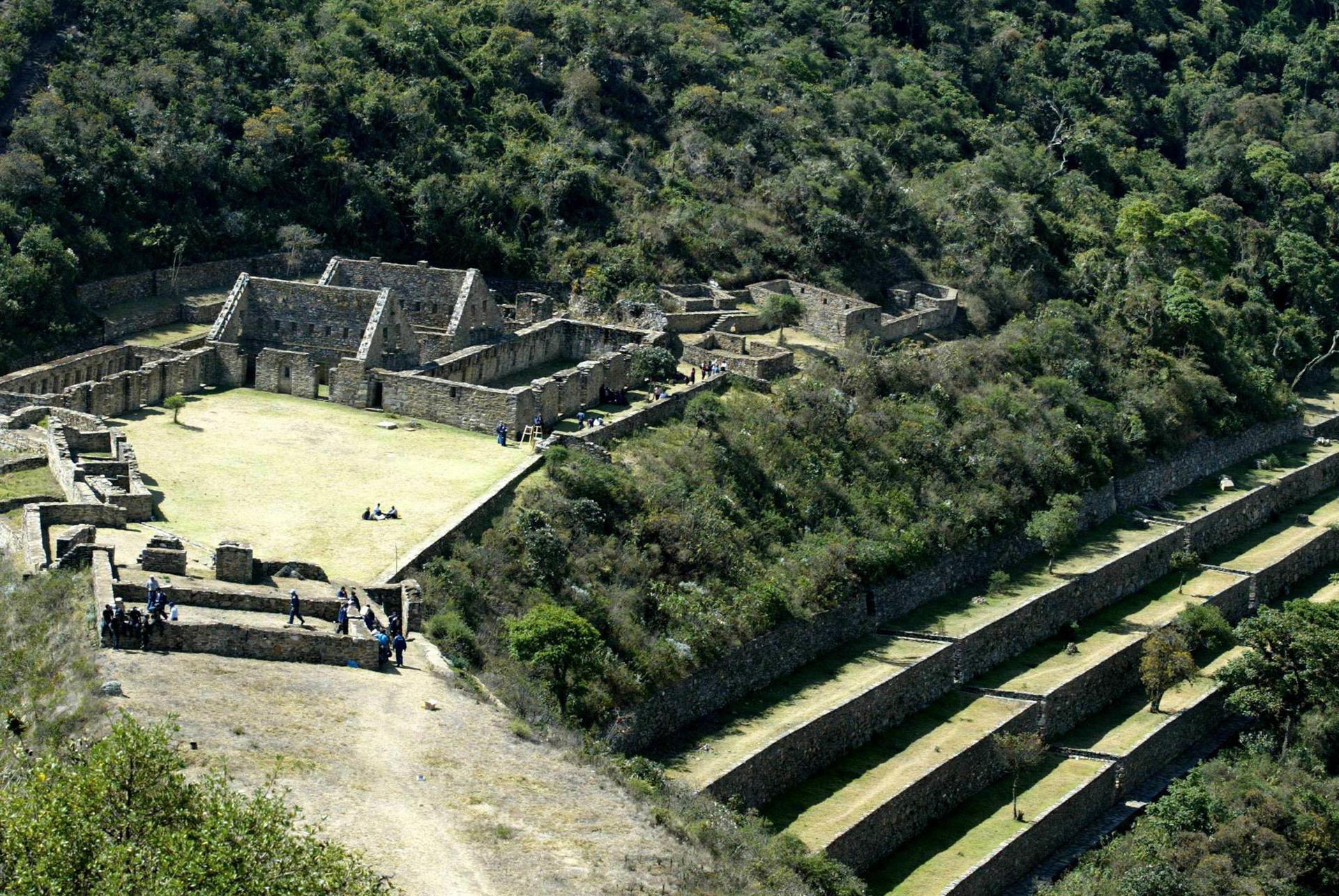 Fotografía de archivo de una vista panorámica de las ruinas de Choquequirao, ubicadas en el departamento del Cusco (Perú). EFE/Oscar Paredes