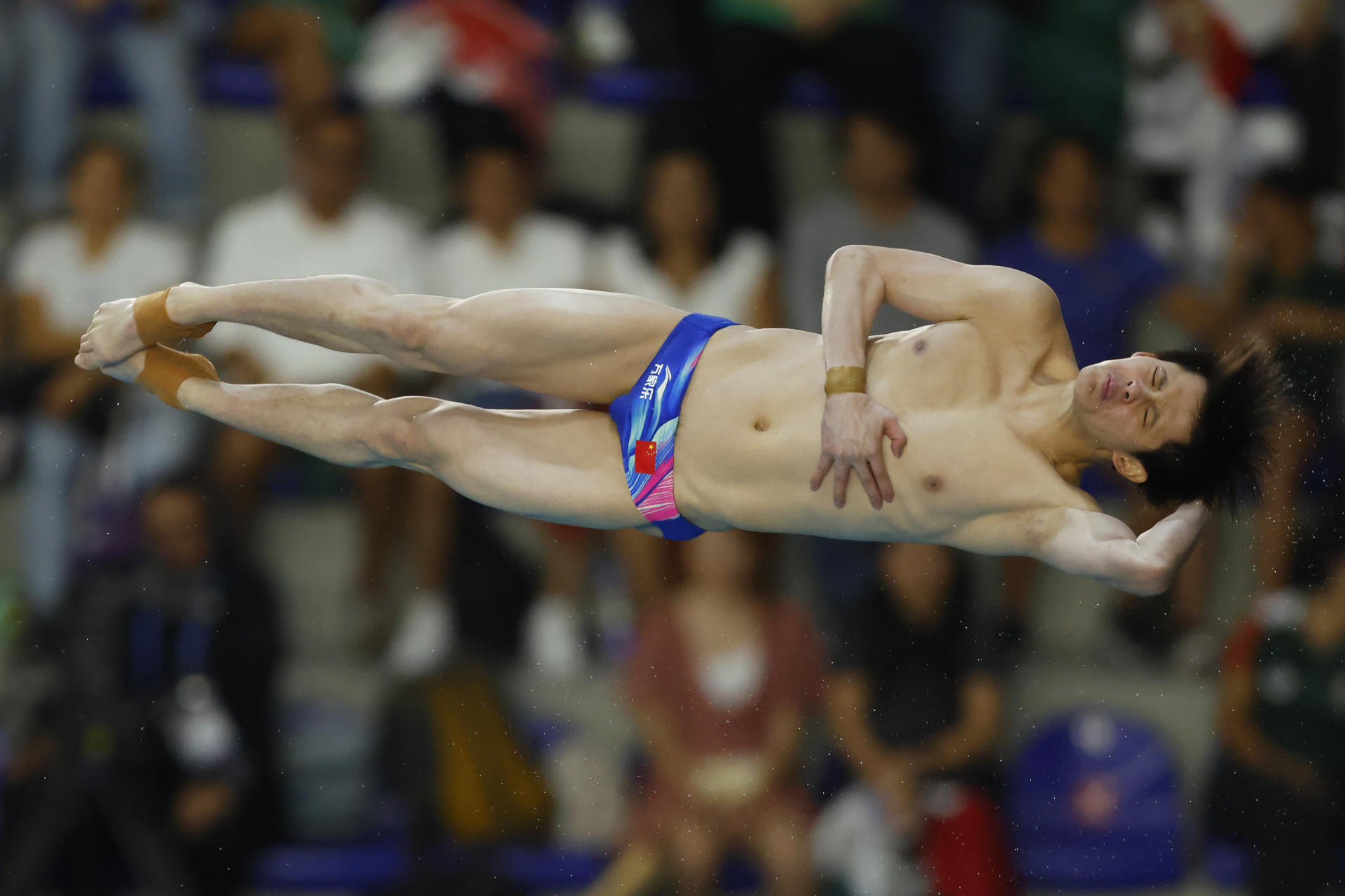 El clavadista chino Zifeng Zhu participa en la categoría plataforma 10 metros varonil de la Copa Mundial de Clavados 2025 en el Centro Acuático Metropolitano en Guadalajara, (México). EFE/Francisco Guasco